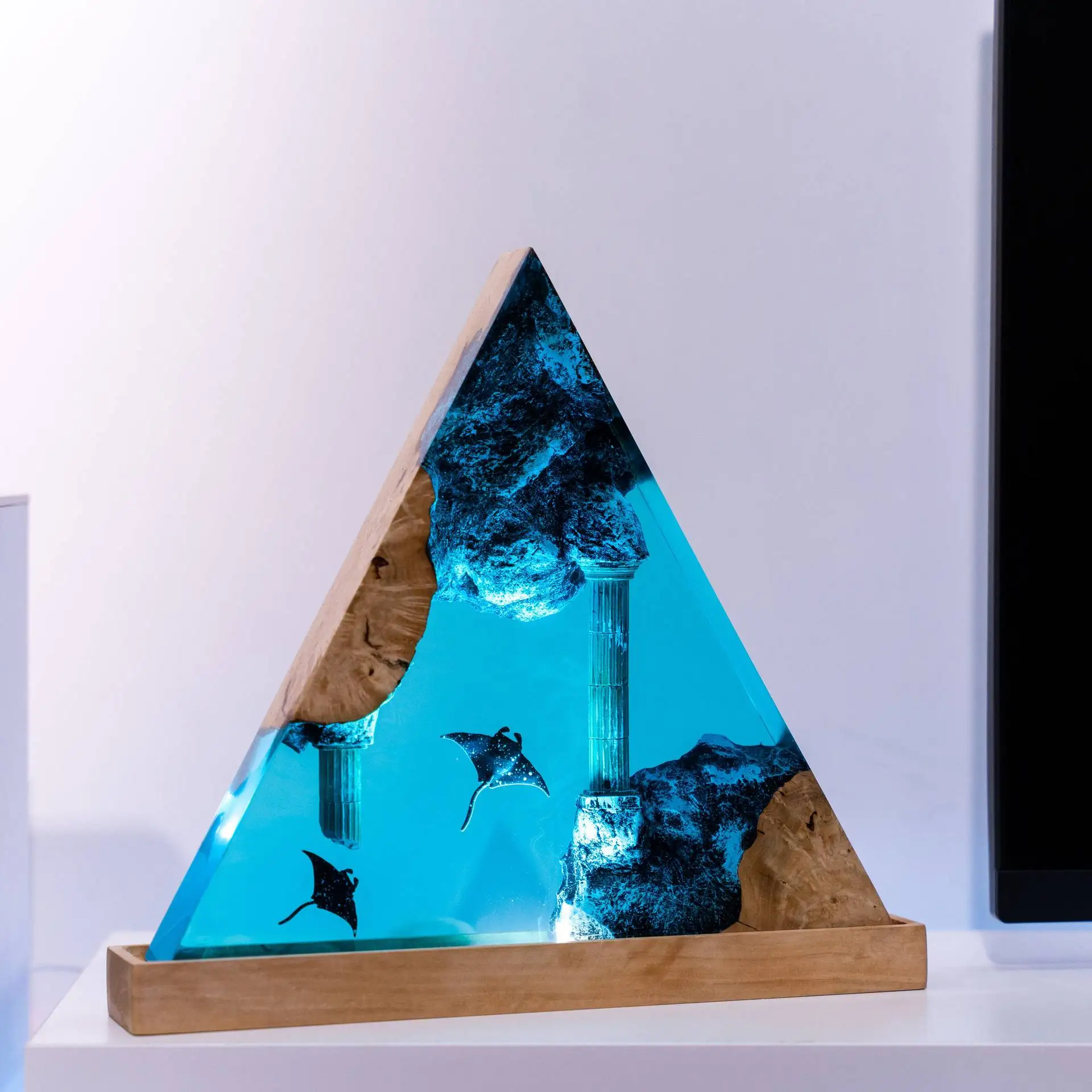 Atlantis Relic Organic Resin Lamp Creative Art Night Light Deep Sea Relics Landscape Decoration Table Lamp USB Charing
Atlantis Relic Organic Resin Lamp Creative Art Night Light Deep Sea Relics Landscape Decoration Table Lamp USB Charing