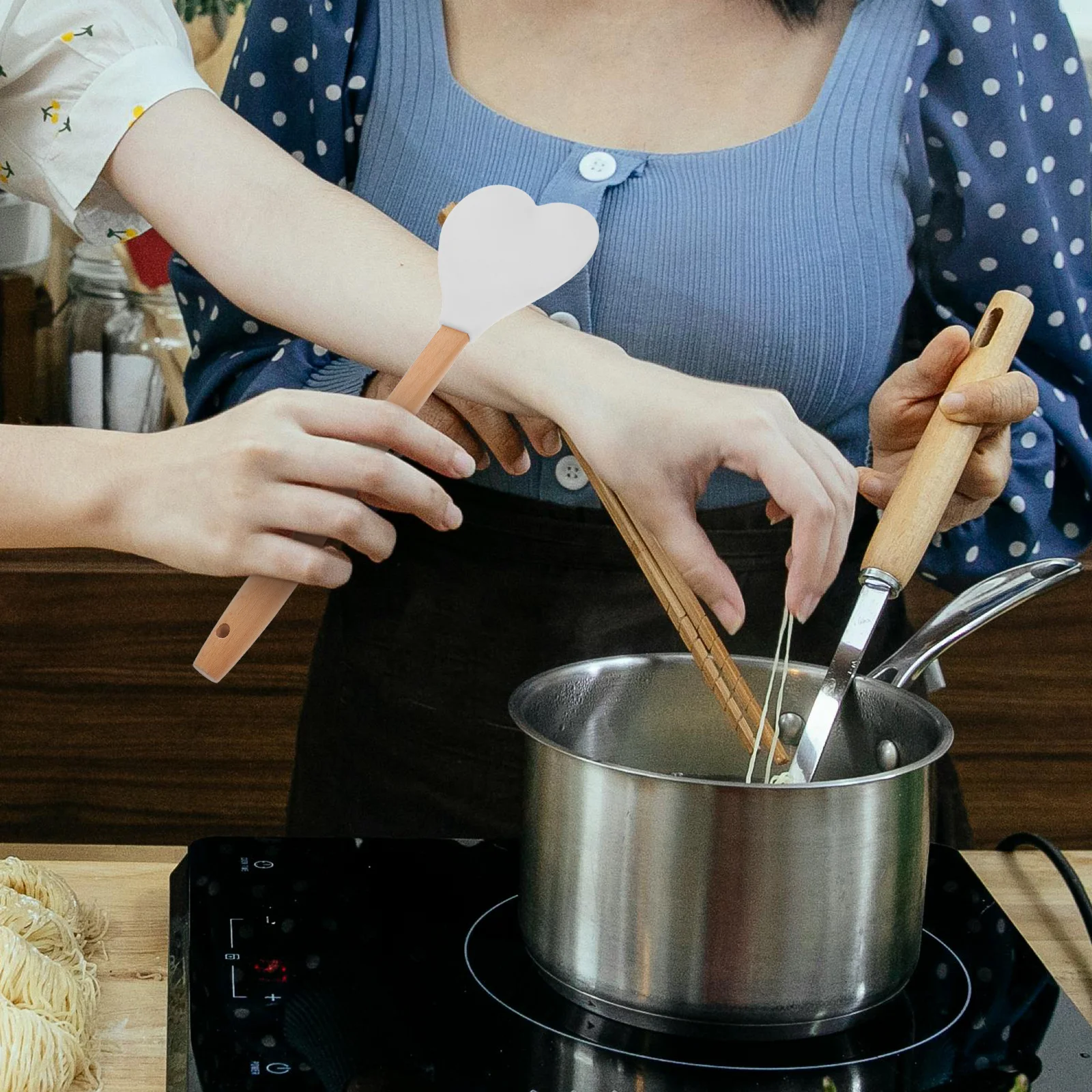 Silicone Heart Shaped Spoon Heat Resistant Soft Head Non Scratch Stirring Tool For Cooking Baking Serving Kitchen Utensil
Silicone Heart Shaped Spoon Heat Resistant Soft Head Non Scratch Stirring Tool For Cooking Baking Serving Kitchen Utensil