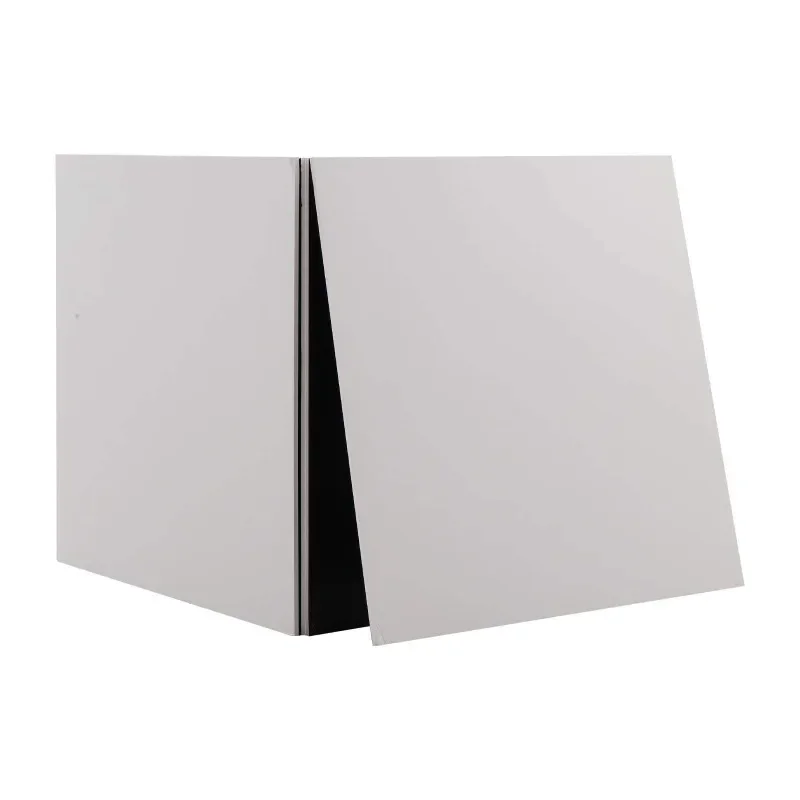 Thickened foldable photographic cardboard reflector
Thickened foldable photographic cardboard reflector