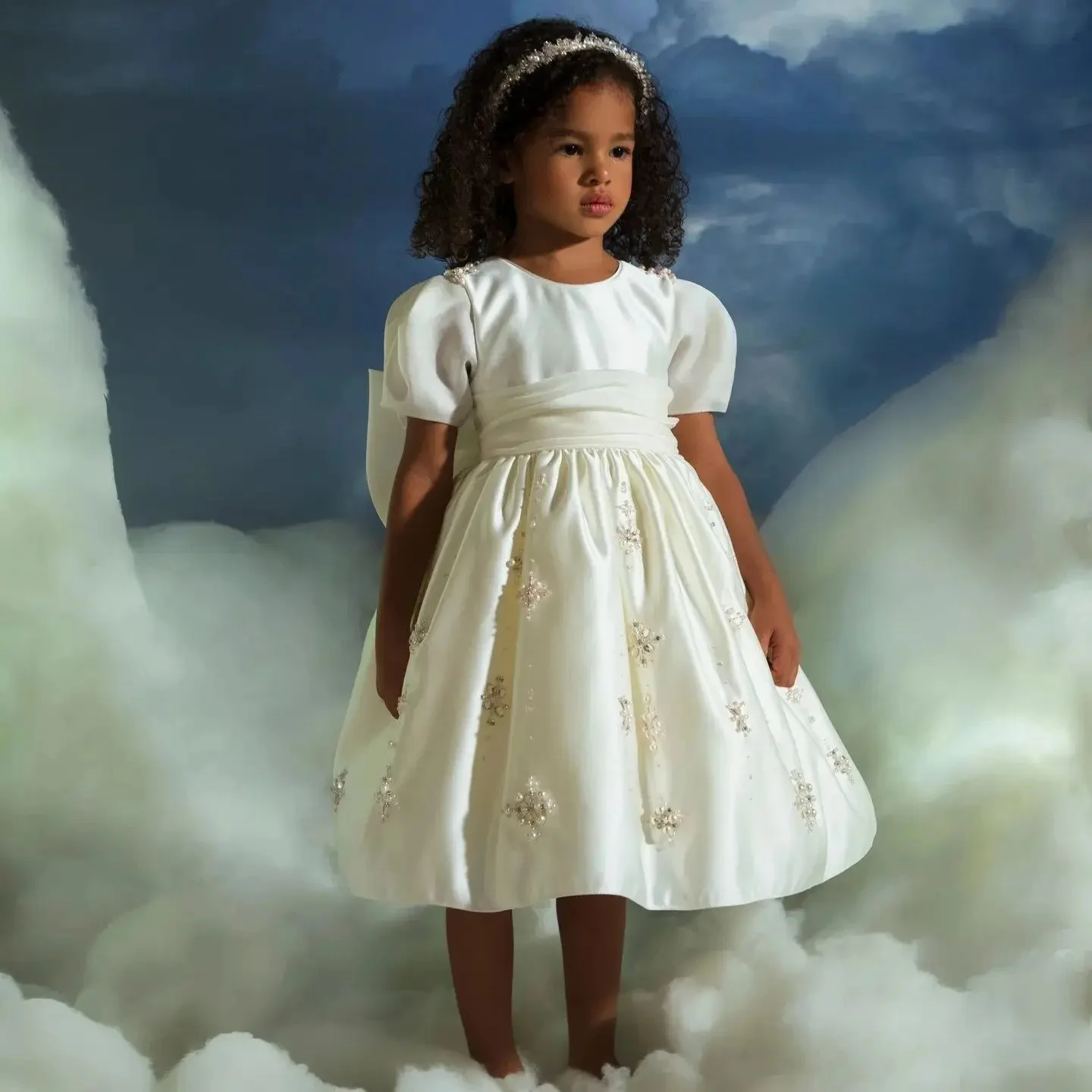 Customized Ivory Flower Girl Dresses For Wedding Satin Pearls With Bow Luxury Princess Birthday Party First Communion Ball Gown
Customized Ivory Flower Girl Dresses For Wedding Satin Pearls With Bow Luxury Princess Birthday Party First Communion Ball Gown