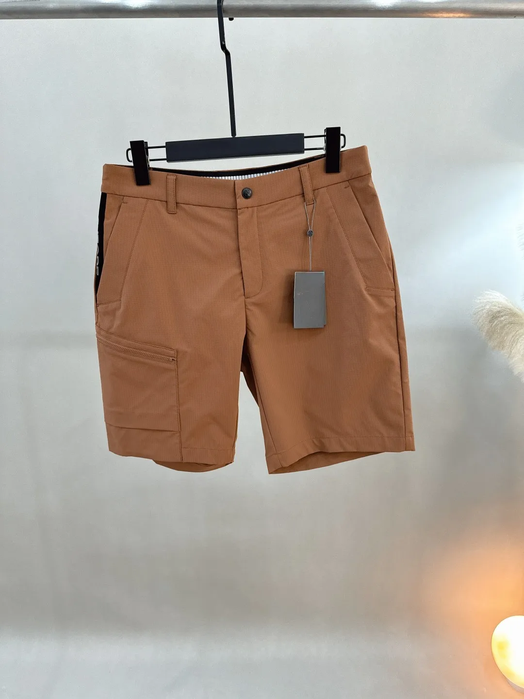 New Men's Golf Shorts: Stylish, Slimming, and Versatile for Outdoor Activities
New Men's Golf Shorts: Stylish, Slimming, and Versatile for Outdoor Activities