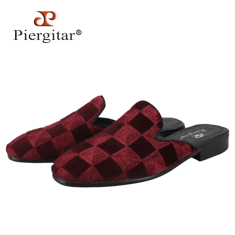 Мужские тапочки-мюли Piergitar из бархата цвета бургунди с клетчатым узором из меха, классическая модель, без застежек, для модных вечеринок и показов
Мужские тапочки-мюли Piergitar из бархата цвета бургунди с клетчатым узором из меха, классическая модель, без застежек, для модных вечеринок и показов