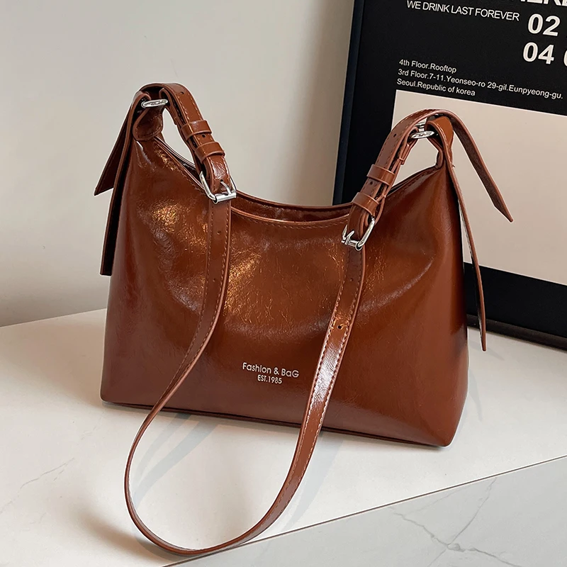 Retro Women's Tote Bag Large Capacity Commuter Versatile Single Shoulder Crossbody Bags Autumn Winter Fashion Soft PU Handbags
Retro Women's Tote Bag Large Capacity Commuter Versatile Single Shoulder Crossbody Bags Autumn Winter Fashion Soft PU Handbags