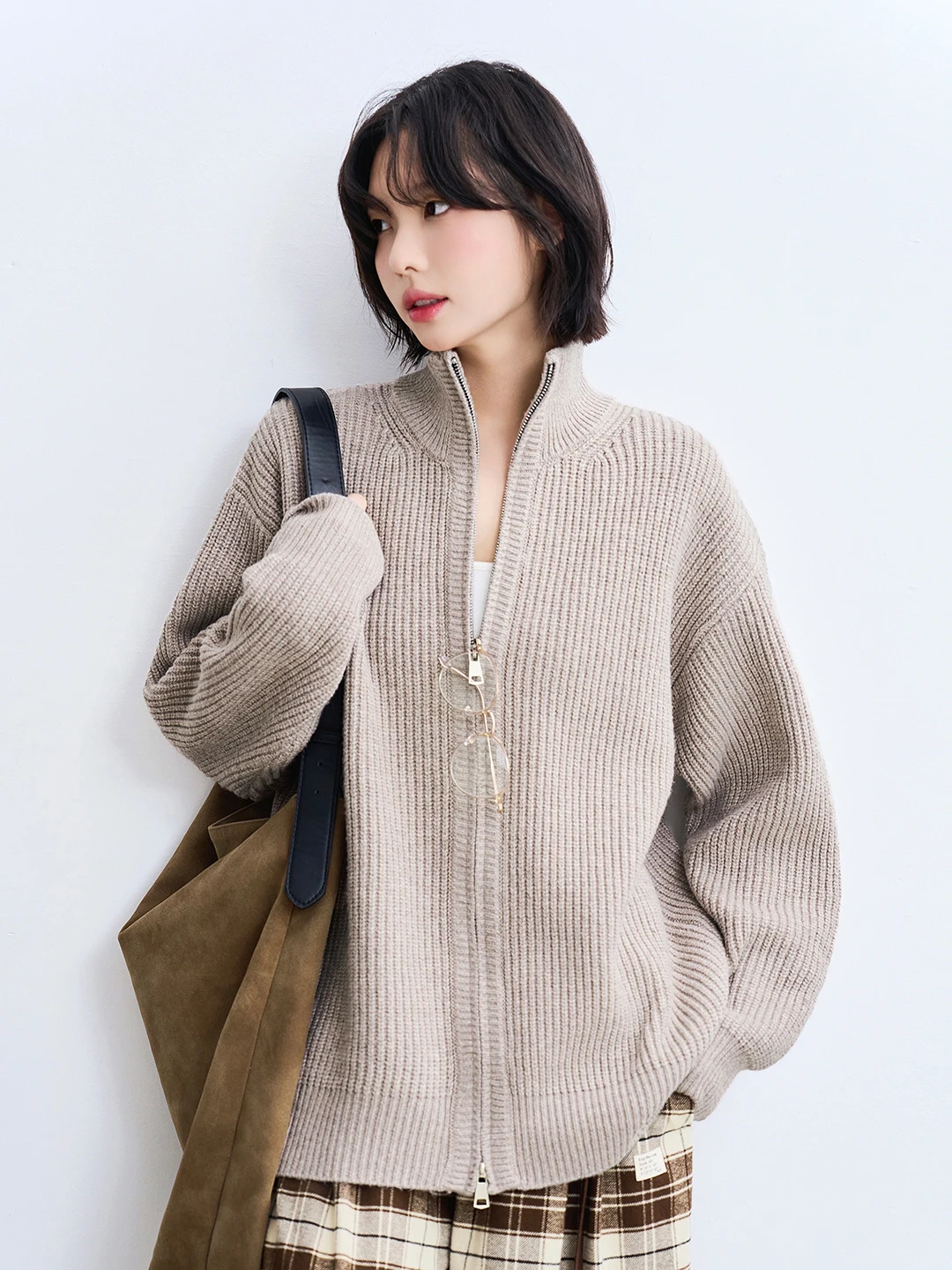 Universal avitation Museum Loose Knitted Sweater Women's Autumn 2025 New Sle Stand Collar Open Cardigan Long Sve Zipper
Universal avitation Museum Loose Knitted Sweater Women's Autumn 2025 New Sle Stand Collar Open Cardigan Long Sve Zipper