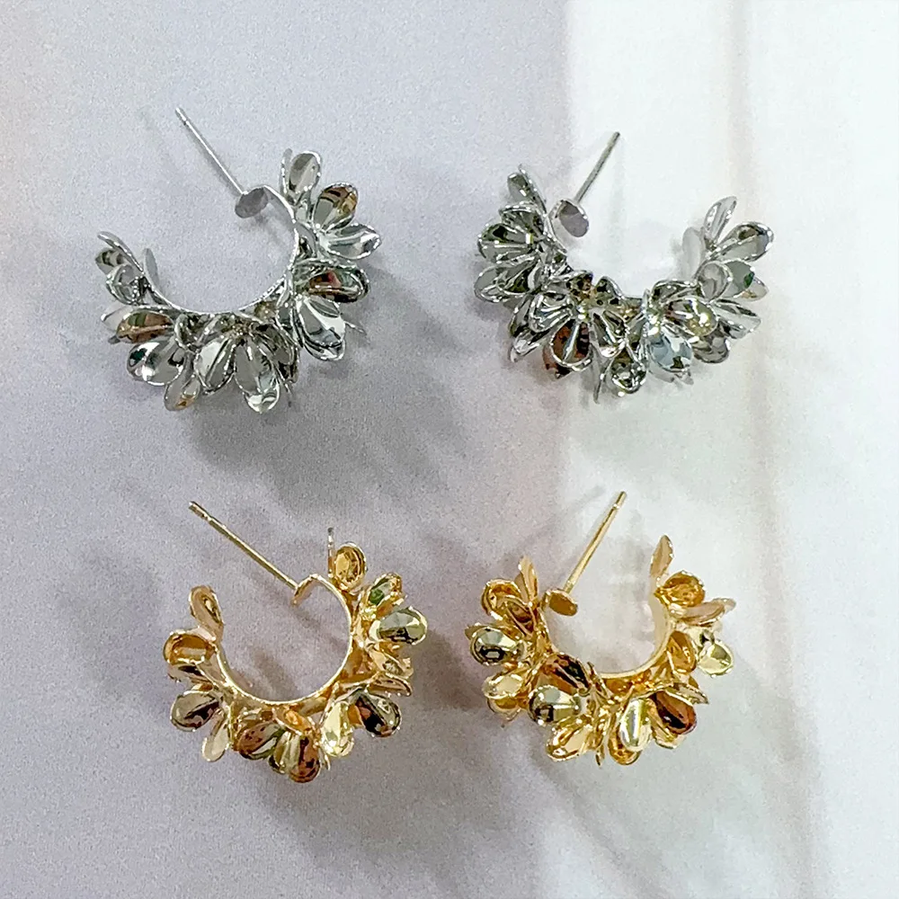 Fashionable and exquisite three-dimensional flower earrings, high-end, light luxury, niche, high-end, elegant C-ring earrings
Fashionable and exquisite three-dimensional flower earrings, high-end, light luxury, niche, high-end, elegant C-ring earrings