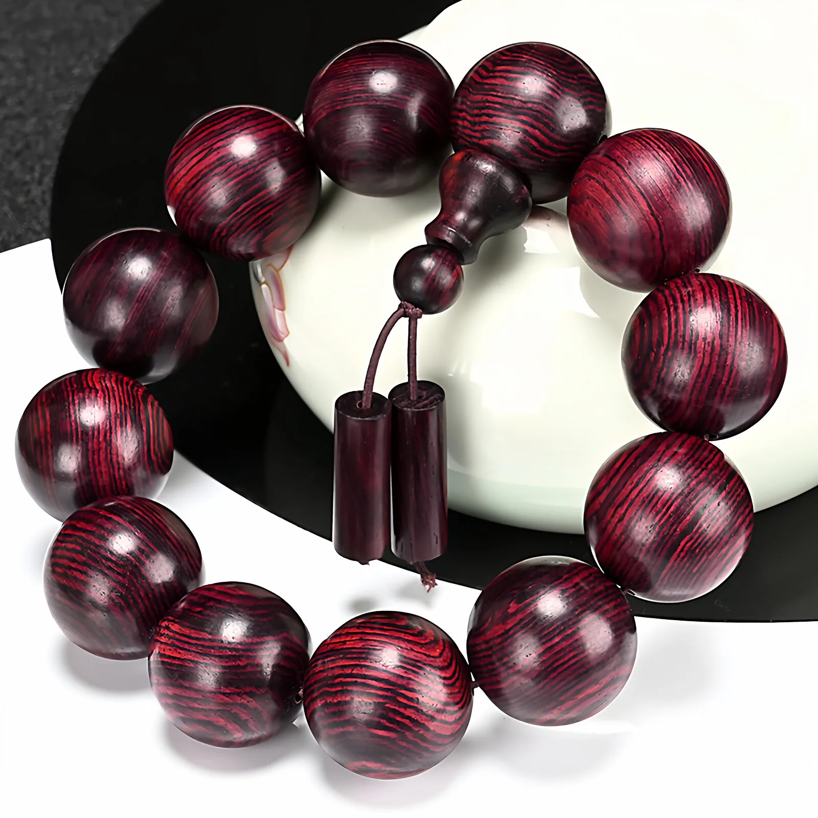 Burma Purple Rosewood Bracelet: High-density Straight Grain, Similar to Hainan Yellow Rosewood Purple Oil Pear, Men's Gift
Burma Purple Rosewood Bracelet: High-density Straight Grain, Similar to Hainan Yellow Rosewood Purple Oil Pear, Men's Gift