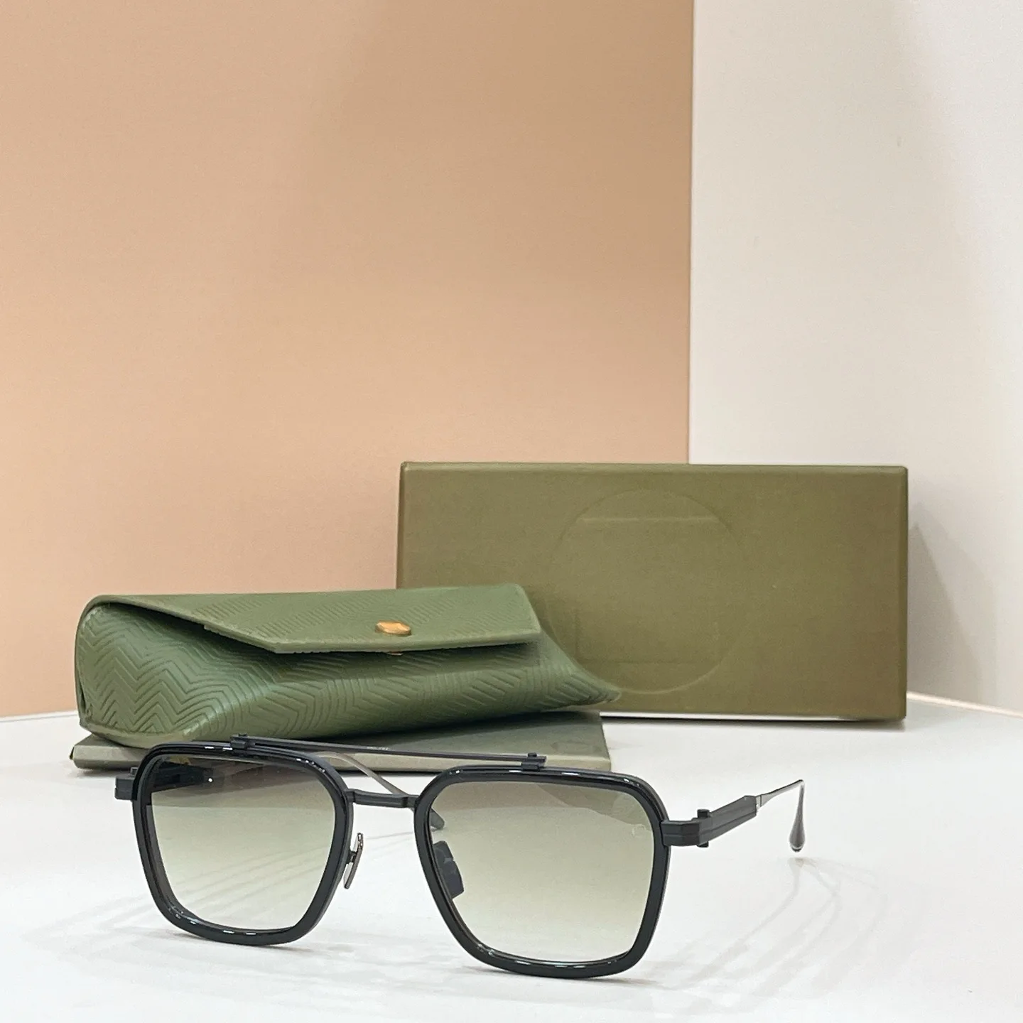 AKS-507F-Unisex Sunglasses-Double Bridge-Minimalist Design-Modern Elegance-UV400 Protection-Belight Optical
AKS-507F-Unisex Sunglasses-Double Bridge-Minimalist Design-Modern Elegance-UV400 Protection-Belight Optical