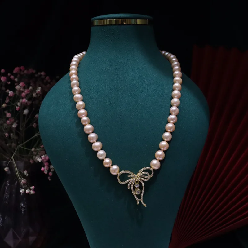 Японское и корейское легкое роскошное ожерелье с бантом из пресноводного жемчуга 8-9 мм, модный нишевый дизайн, цепочка на ключицу, универсальная шея C
Японское и корейское легкое роскошное ожерелье с бантом из пресноводного жемчуга 8-9 мм, модный нишевый дизайн, цепочка на ключицу, универсальная шея C