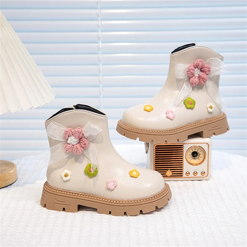 Autumn Girls Short Shoes Fashion Cute Plush Children Shoes PU Leather Luxury Black Weaving Flowers Kids Sneaker Girl Ankle Boots
Autumn Girls Short Shoes Fashion Cute Plush Children Shoes PU Leather Luxury Black Weaving Flowers Kids Sneaker Girl Ankle Boots