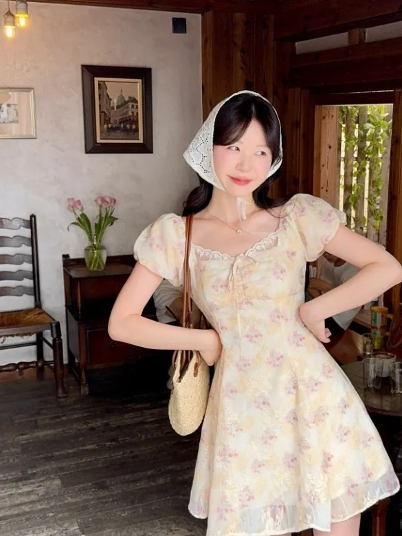 plus Size Women's Floral Embroidery Lace Trim Bubble Sleeve Dress A-Line Short Skirt High Waist Slimming Summer New Style Com...
plus Size Women's Floral Embroidery Lace Trim Bubble Sleeve Dress A-Line Short Skirt High Waist Slimming Summer New Style Com...