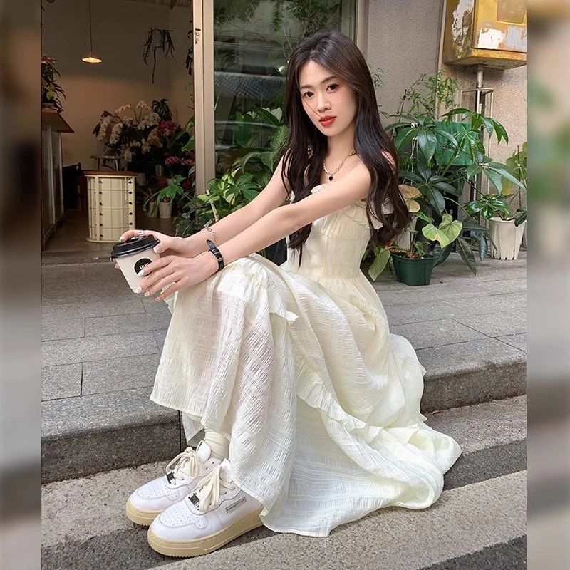 Gentle style for petite individualsALong skirt for summer2024New French-style fairy white strap dress
Gentle style for petite individualsALong skirt for summer2024New French-style fairy white strap dress