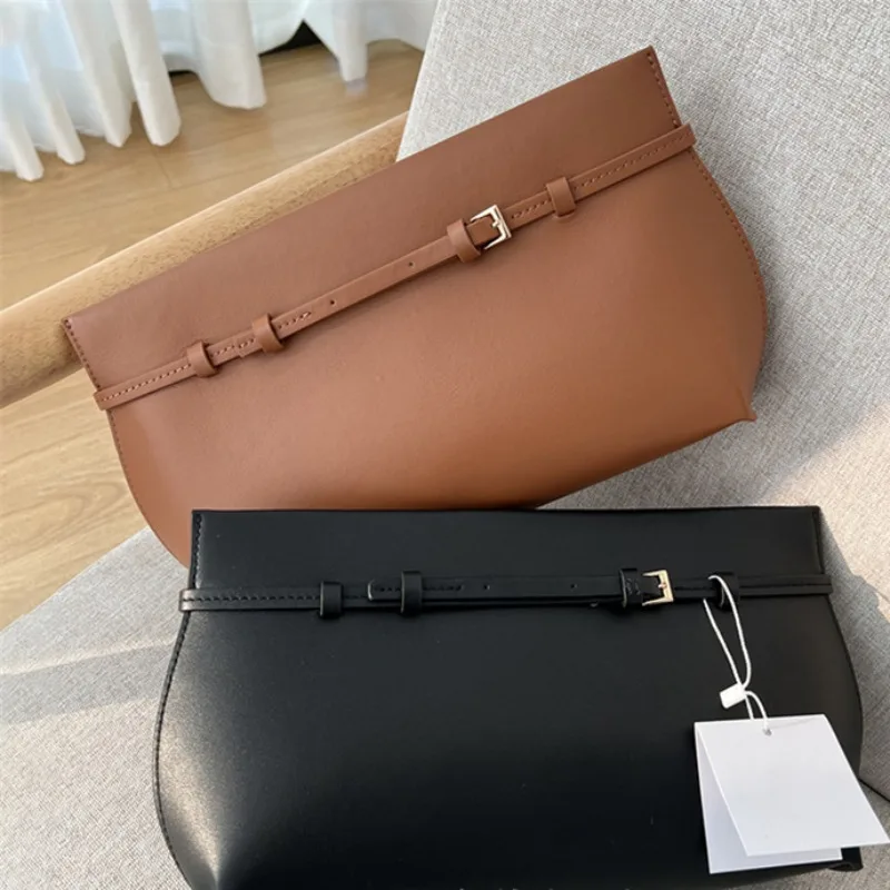 High-end Niche Fashion European and American Style First-layer Cowhide Hand-held Small Leather Bag
High-end Niche Fashion European and American Style First-layer Cowhide Hand-held Small Leather Bag
