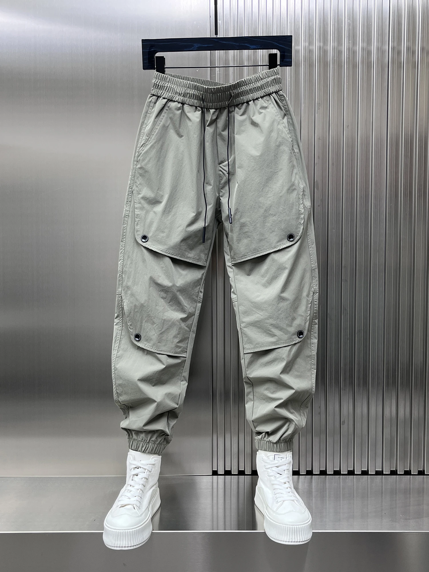 Модные мужские брюки карго Qui Dry, повседневные, свободного кроя, летние, новые, дышащие, легкие, прямые штанины, с элементами стайлинга...
Модные мужские брюки карго Qui Dry, повседневные, свободного кроя, летние, новые, дышащие, легкие, прямые штанины, с элементами стайлинга...