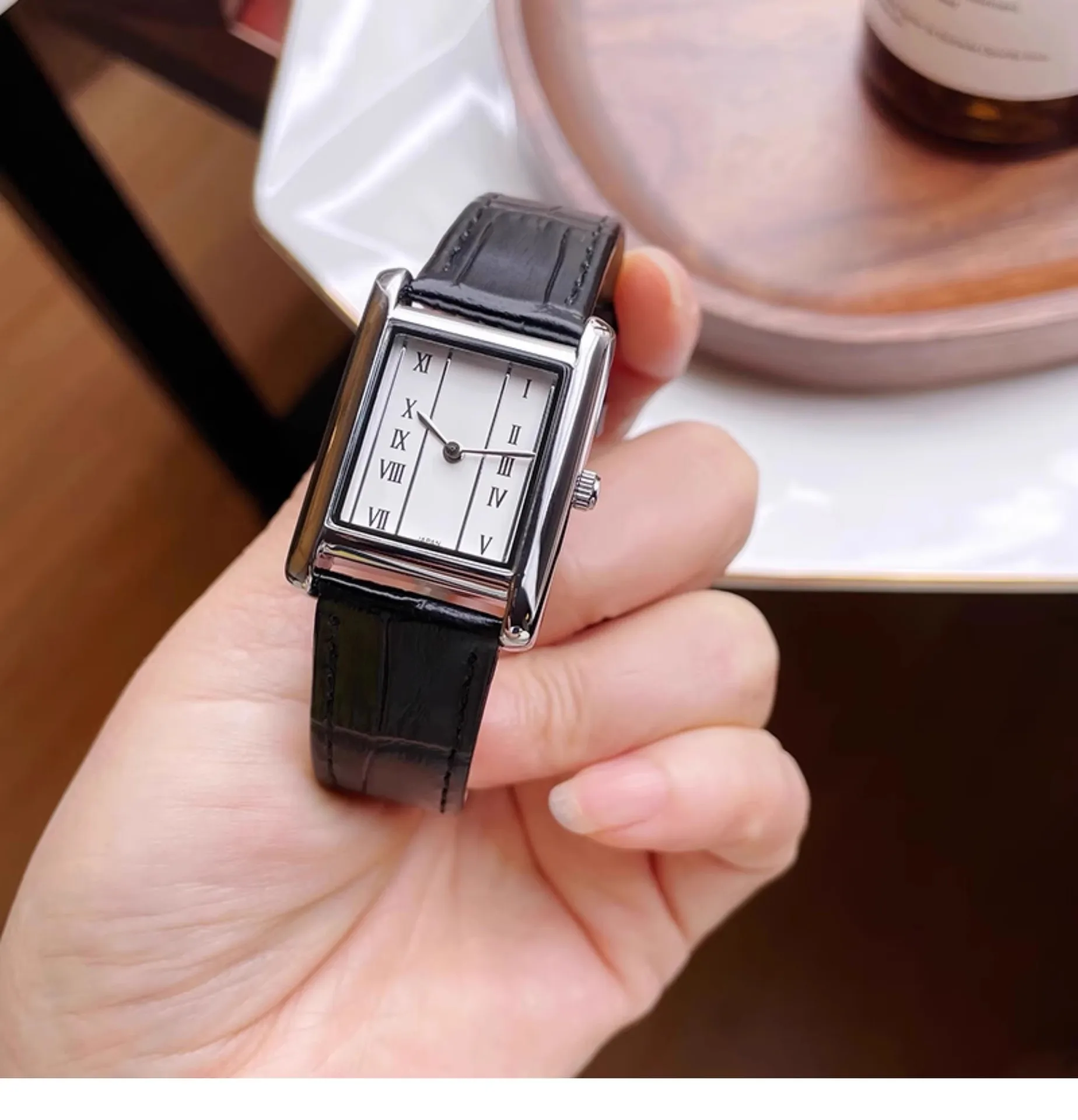 Retro Niche Design Square Rectangular Gold Dial Quartz Women's Watch Casual Leather Waterproof Fashion Ladies Watch Relogio
Retro Niche Design Square Rectangular Gold Dial Quartz Women's Watch Casual Leather Waterproof Fashion Ladies Watch Relogio