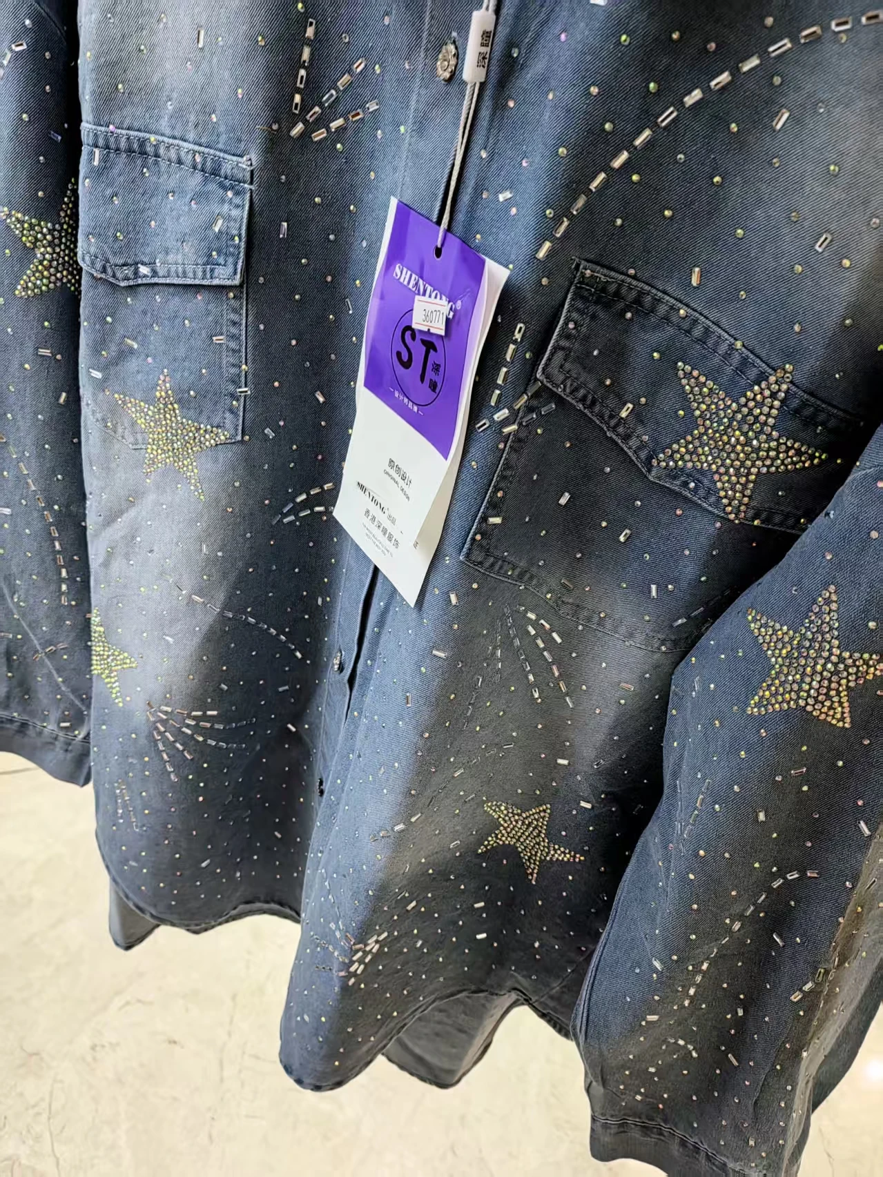 Real Photo New In Autumn Trend Diamonds Drilling Denim Shirts and Blouses Women's Loose Casual Denim Top Jacket Woman Clothing
Real Photo New In Autumn Trend Diamonds Drilling Denim Shirts and Blouses Women's Loose Casual Denim Top Jacket Woman Clothing