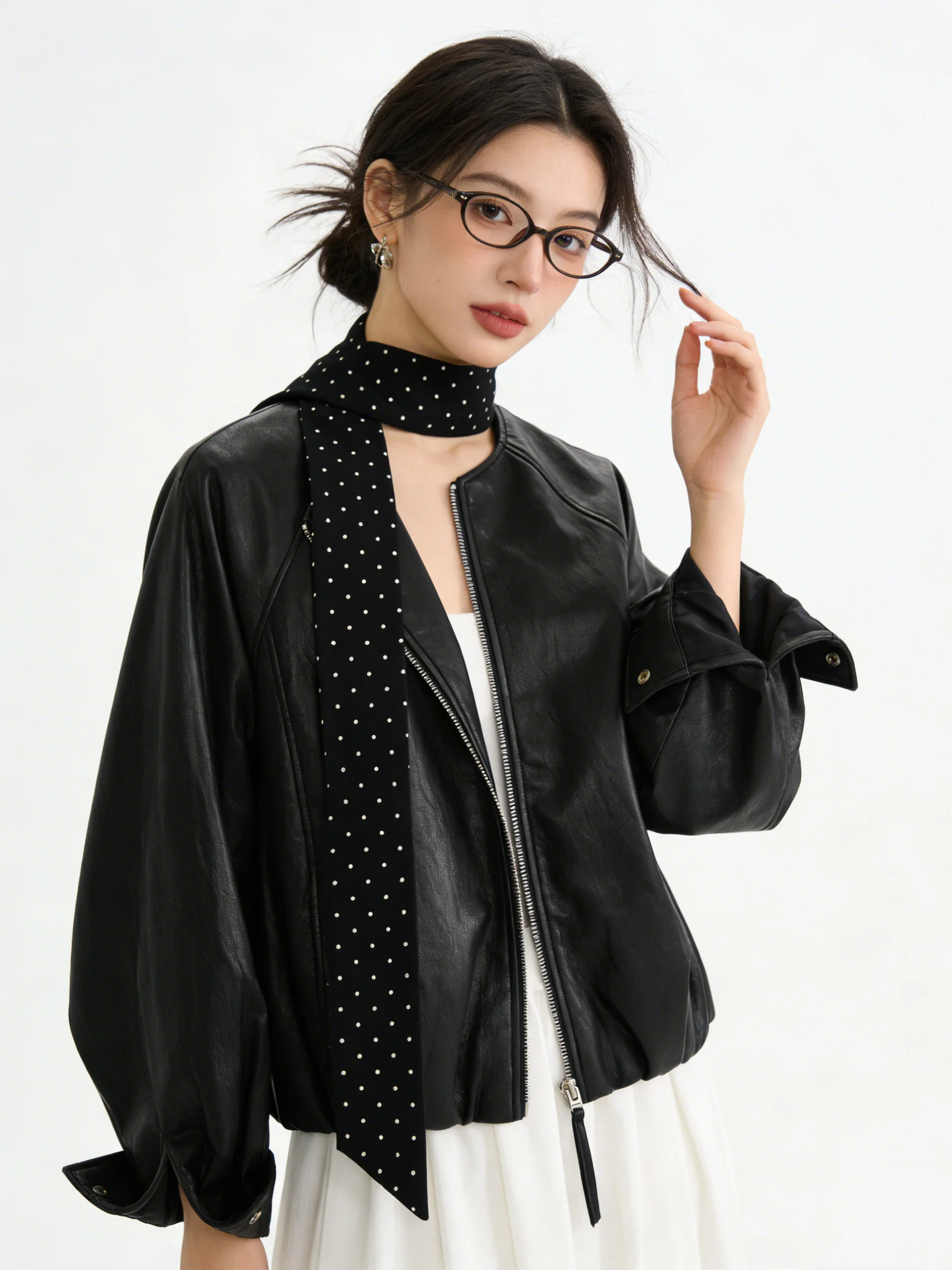 Spring 2026 Hong Kong Style Short PU Leather Jacket Motorcycle Commute Wind Vintage Slim Fit Zipper round Neck Long Sleeve Coat
Spring 2026 Hong Kong Style Short PU Leather Jacket Motorcycle Commute Wind Vintage Slim Fit Zipper round Neck Long Sleeve Coat