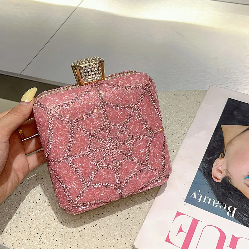 Женская сумка через плечо с блестящими бриллиантами, европейская мини-женская сумка со стразами, кошелек с помадой
Женская сумка через плечо с блестящими бриллиантами, европейская мини-женская сумка со стразами, кошелек с помадой