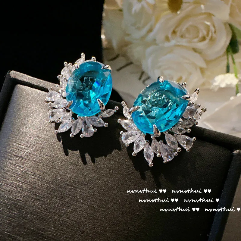 925 Silver Earrings for Women 2023 Trending Oval Sea Blue CZ Crystal Ear Stud Simple Elegant Wedding Engagement Bridal Jewelry
925 Silver Earrings for Women 2023 Trending Oval Sea Blue CZ Crystal Ear Stud Simple Elegant Wedding Engagement Bridal Jewelry