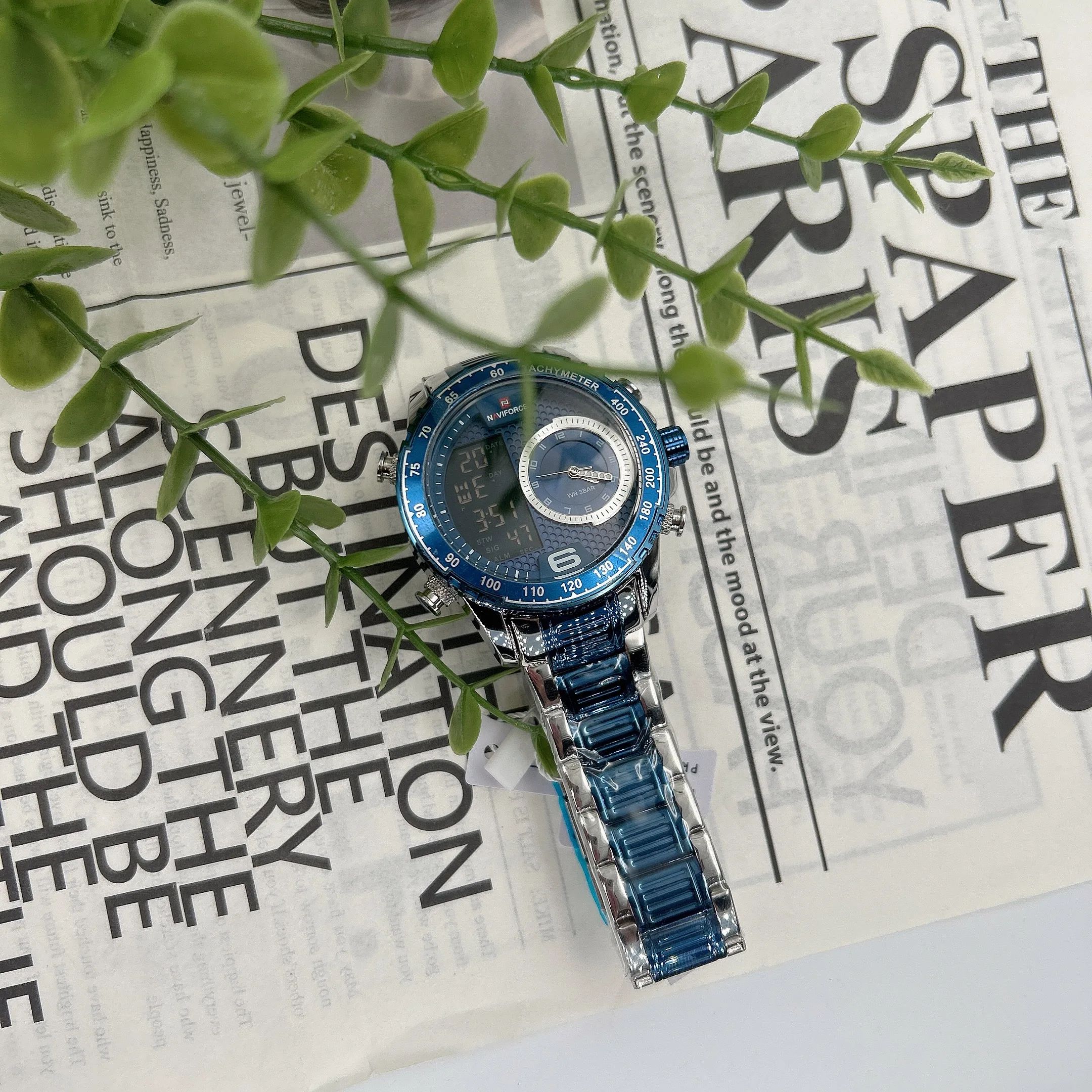 Men's multifunctional watch, luminous display screen, stainless steel strap, ideal gift for men's outdoor leisure sports
Men's multifunctional watch, luminous display screen, stainless steel strap, ideal gift for men's outdoor leisure sports