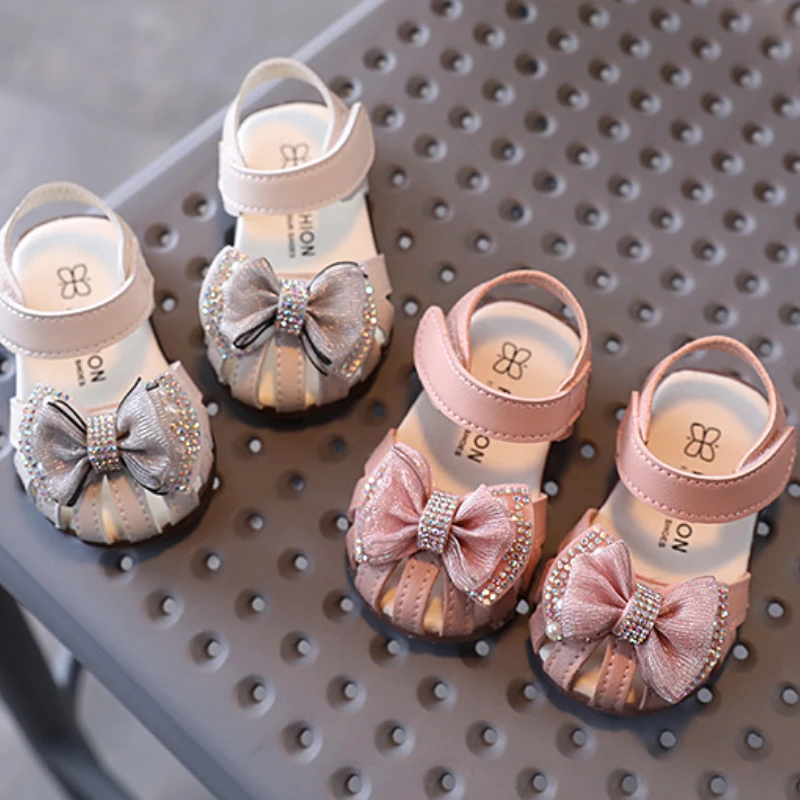 Summer Girl Shoes Fashion Versatile Kid Shoe Rhinestones Exquisite New Kid Sandals Anti Slip Soft Sole Breathable Princess Shoe
Summer Girl Shoes Fashion Versatile Kid Shoe Rhinestones Exquisite New Kid Sandals Anti Slip Soft Sole Breathable Princess Shoe