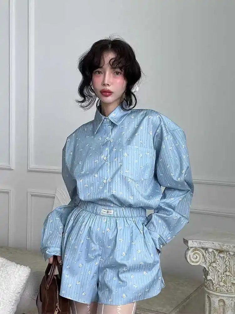 Clothland женская милая блузка с цветочным принтом, шорты, костюм, рубашка с длинным рукавом, мини-шорты с эластичной резинкой на талии, шикарный комплект из двух предметов TA561
Clothland женская милая блузка с цветочным принтом, шорты, костюм, рубашка с длинным рукавом, мини-шорты с эластичной резинкой на талии, шикарный комплект из двух предметов TA561