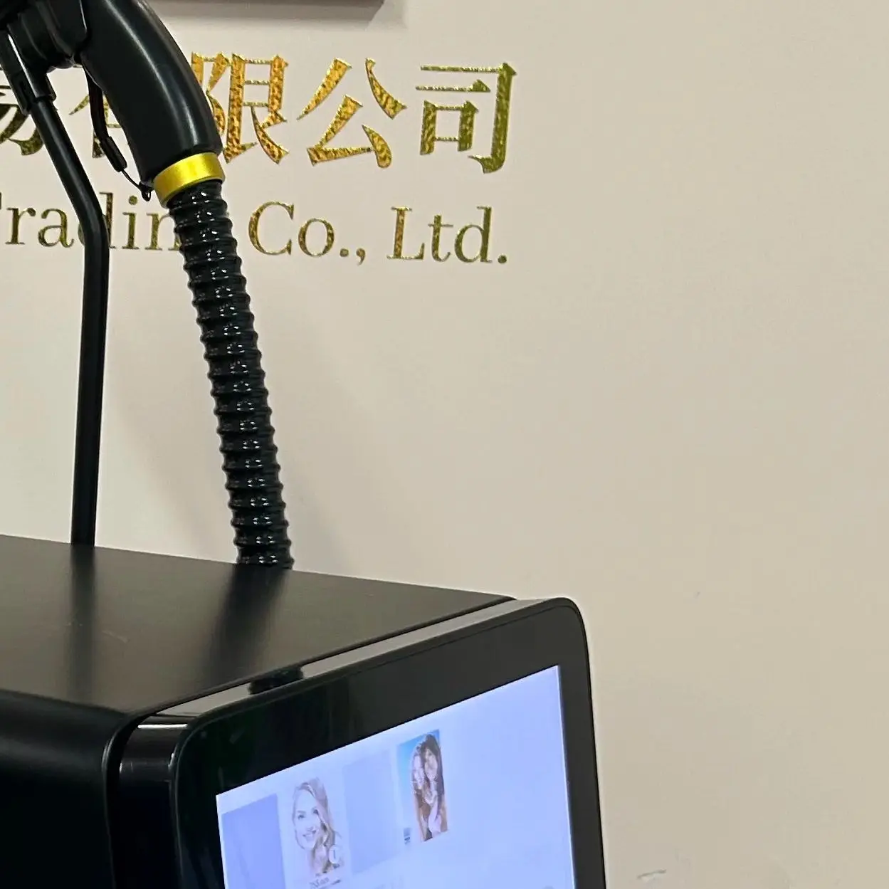 Professional Ice Titanium Diode Laser Hair Removal Machine Triple Wave 10 Bars Permanent Device
Professional Ice Titanium Diode Laser Hair Removal Machine Triple Wave 10 Bars Permanent Device