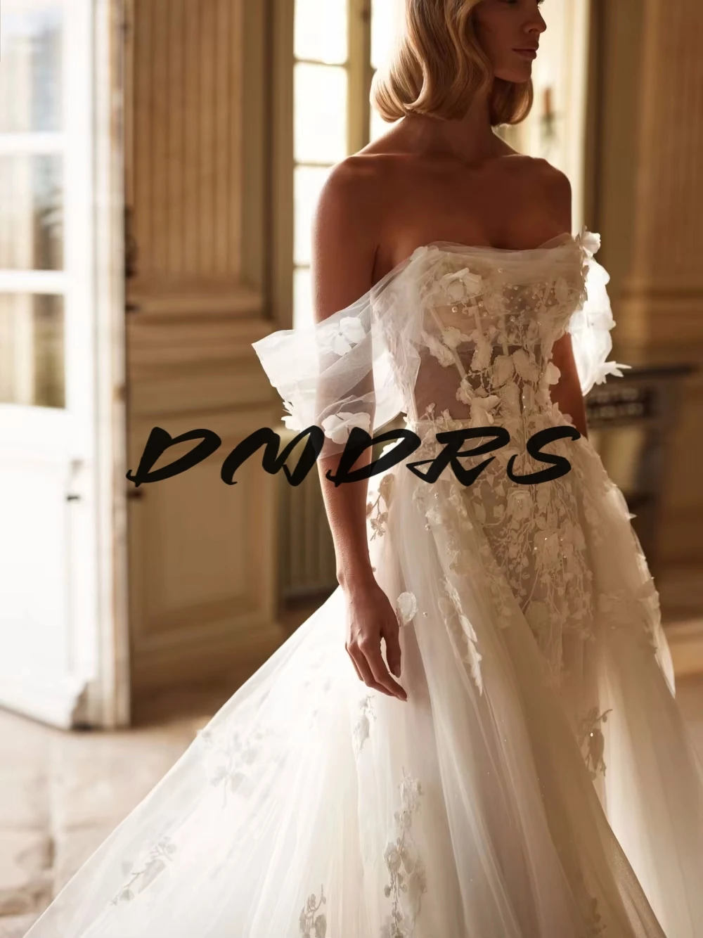 Ivory Appliques Tulle Wedding Dress Romantic Pearls Zipper Back Customized For Bride Elegant Corset Fashionable Bridal Gown
Ivory Appliques Tulle Wedding Dress Romantic Pearls Zipper Back Customized For Bride Elegant Corset Fashionable Bridal Gown