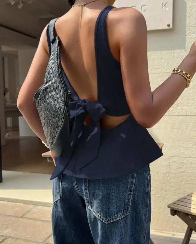 Women's Deep Blue Sleeveless Waist Cinched Ruffled Hem Top 2026 Summer New Fashion Backless Bow Tie Versatile Commuting Tank Top
Women's Deep Blue Sleeveless Waist Cinched Ruffled Hem Top 2026 Summer New Fashion Backless Bow Tie Versatile Commuting Tank Top