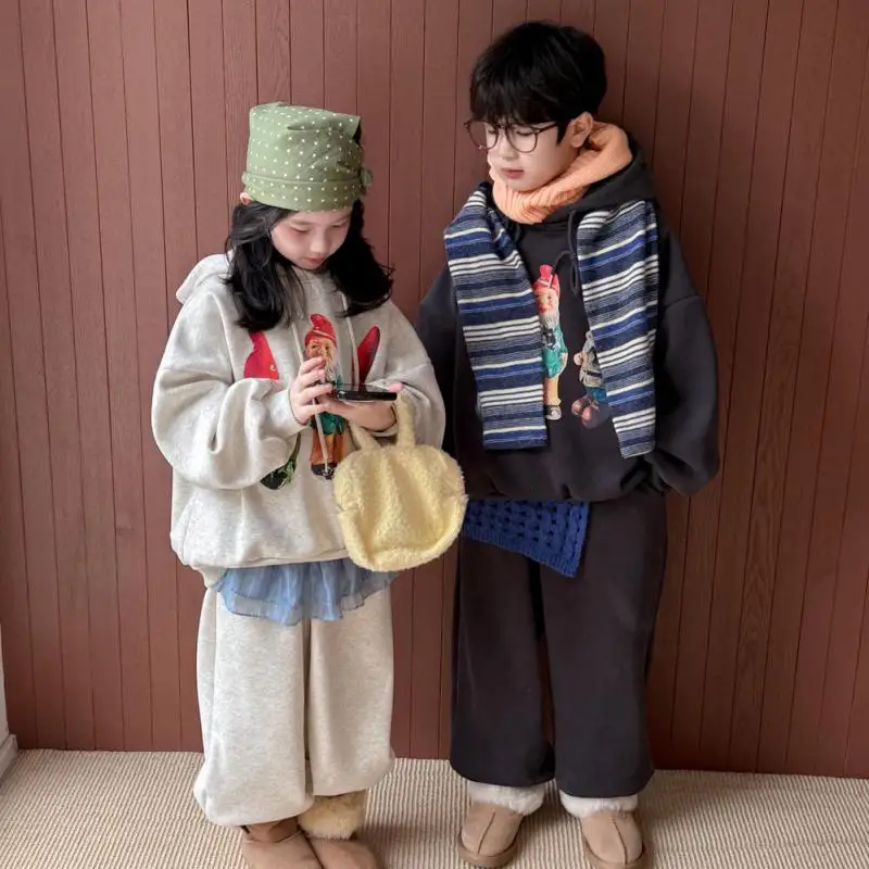 Boys Girls Cartoon Print Fleece Hooded Outfits Kids Warm 2pcs Suit 2025 Winter New Children Plus Velvet Thick Sweatshirt Set
Boys Girls Cartoon Print Fleece Hooded Outfits Kids Warm 2pcs Suit 2025 Winter New Children Plus Velvet Thick Sweatshirt Set
