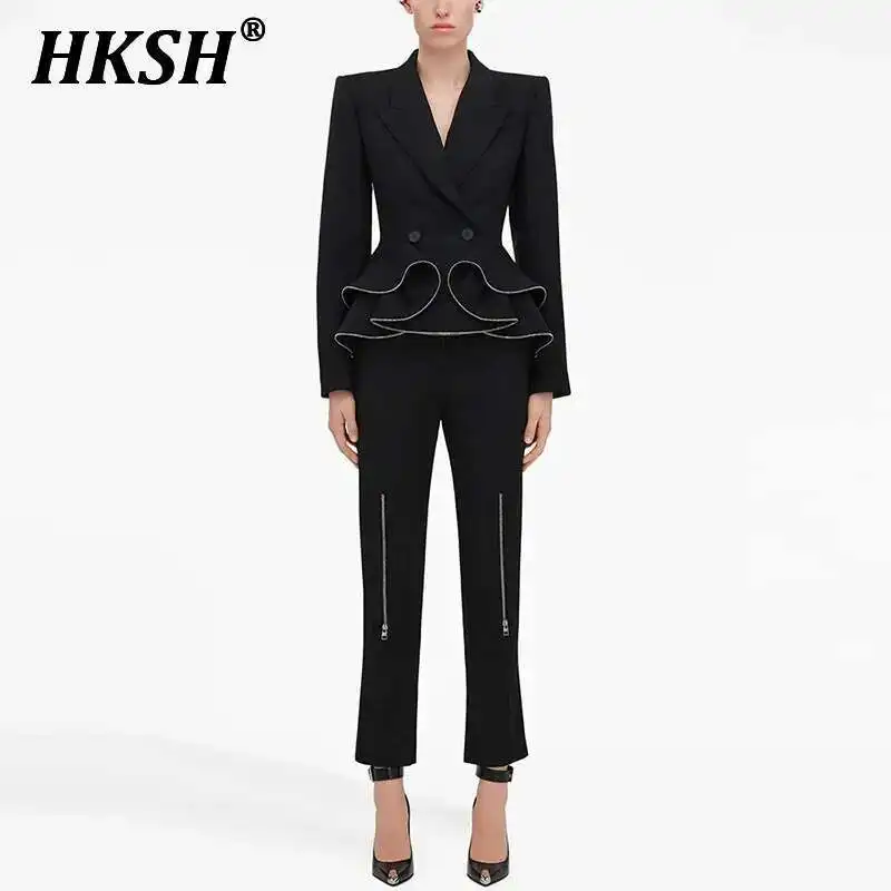 HKSH 2025 Spring Autumn New Women Fashion Ins Zipper Ruffle Edge Coat Pencil Pants Two-Piece Set Streetwear Elegant Blazer H2725
HKSH 2025 Spring Autumn New Women Fashion Ins Zipper Ruffle Edge Coat Pencil Pants Two-Piece Set Streetwear Elegant Blazer H2725