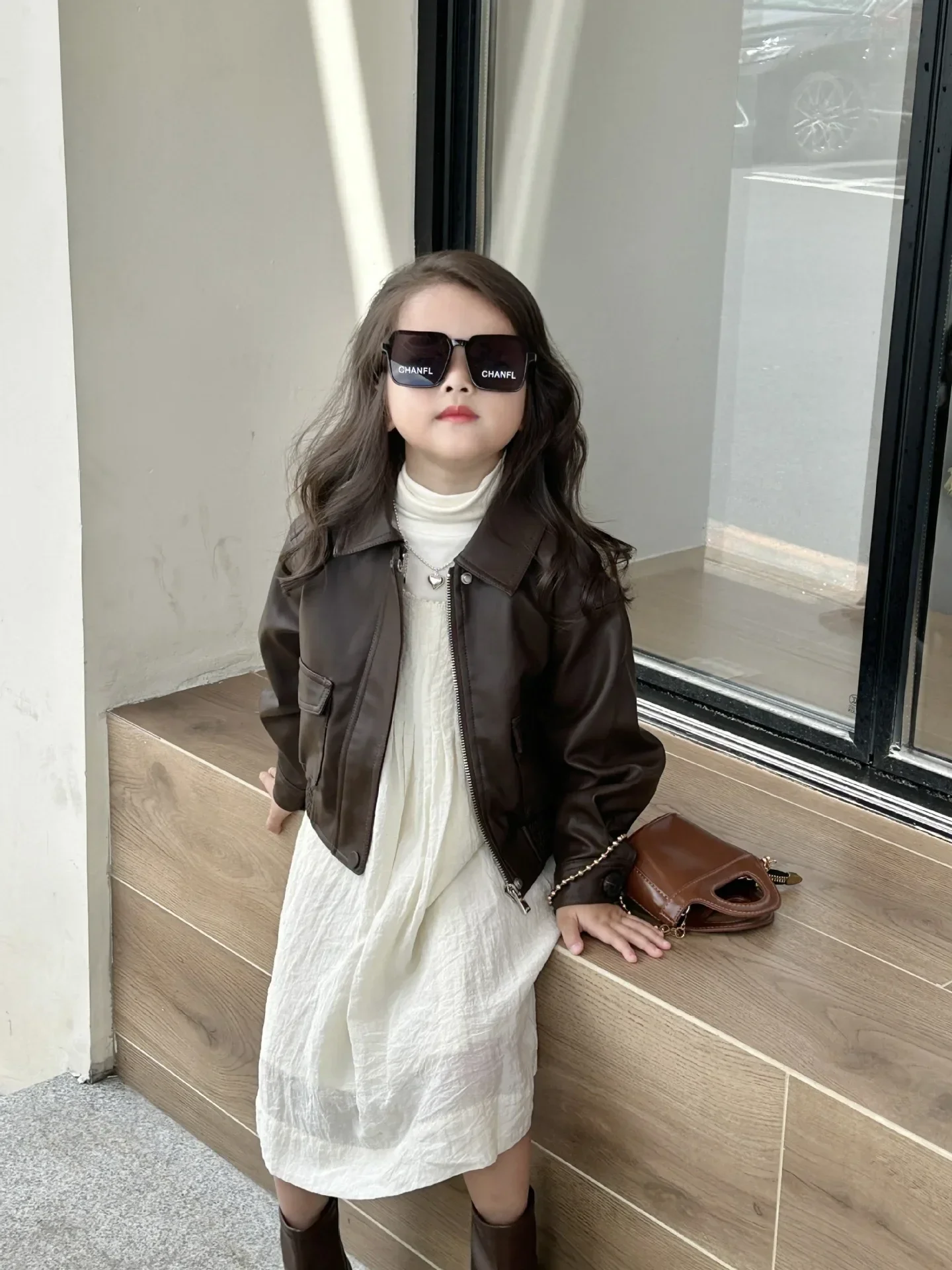 Children's leather jacket 2024 autumn new small and medium-sized children's jacket girl's short top long sleeved leather jacket
Children's leather jacket 2024 autumn new small and medium-sized children's jacket girl's short top long sleeved leather jacket