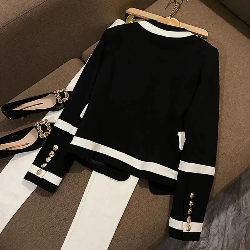 2025 Spring Autumn New Splicing Short Jacket Tops Women's Fashion Temperament Slim Metal Buckle Versatile Small Fragrant Coat
2025 Spring Autumn New Splicing Short Jacket Tops Women's Fashion Temperament Slim Metal Buckle Versatile Small Fragrant Coat