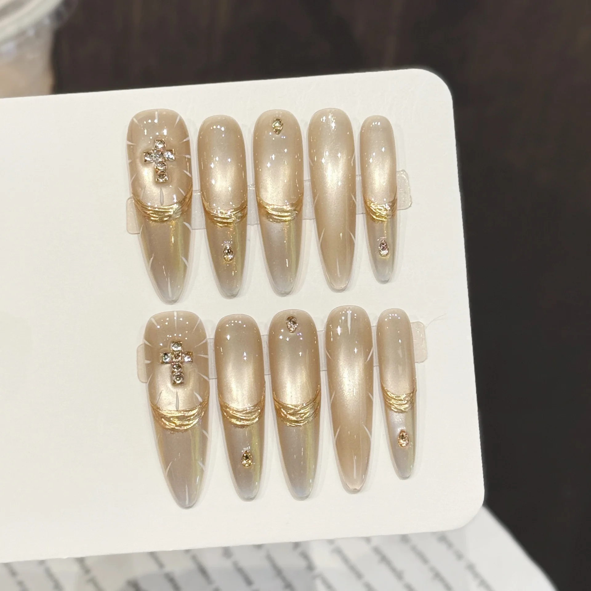 10PCS Stiletto Handmade Press On Nails,Luxury With A Touch Of Elegance,Suitable For Festivals Parties And Daily Wear.
10PCS Stiletto Handmade Press On Nails,Luxury With A Touch Of Elegance,Suitable For Festivals Parties And Daily Wear.