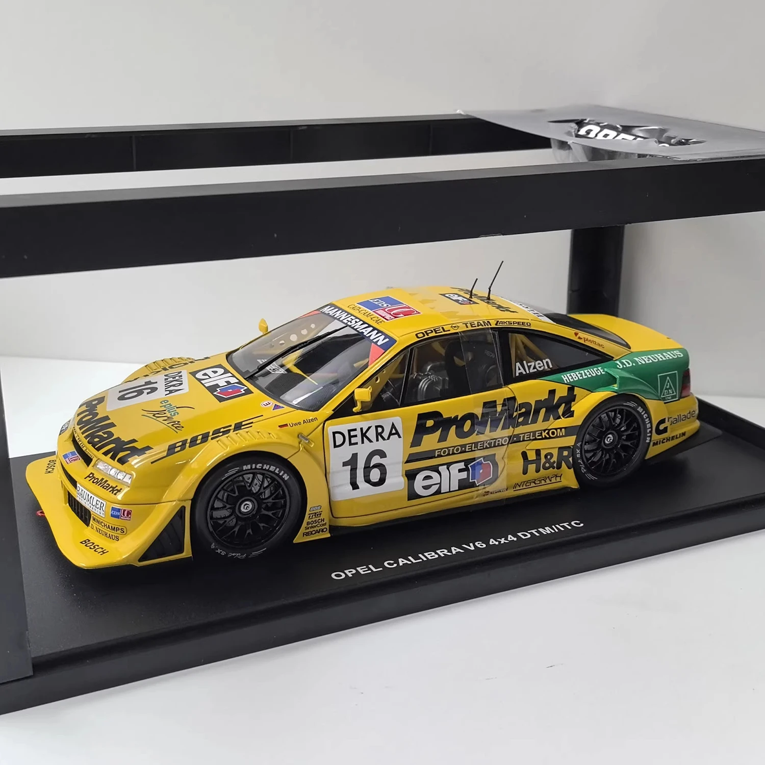 1:18 Scale WERK83 Diecast Alloy 1996 OPEL Calibra V6 Racing #16 Toys Cars Model Classics Adult Souvenir Gifts Static Display
1:18 Scale WERK83 Diecast Alloy 1996 OPEL Calibra V6 Racing #16 Toys Cars Model Classics Adult Souvenir Gifts Static Display