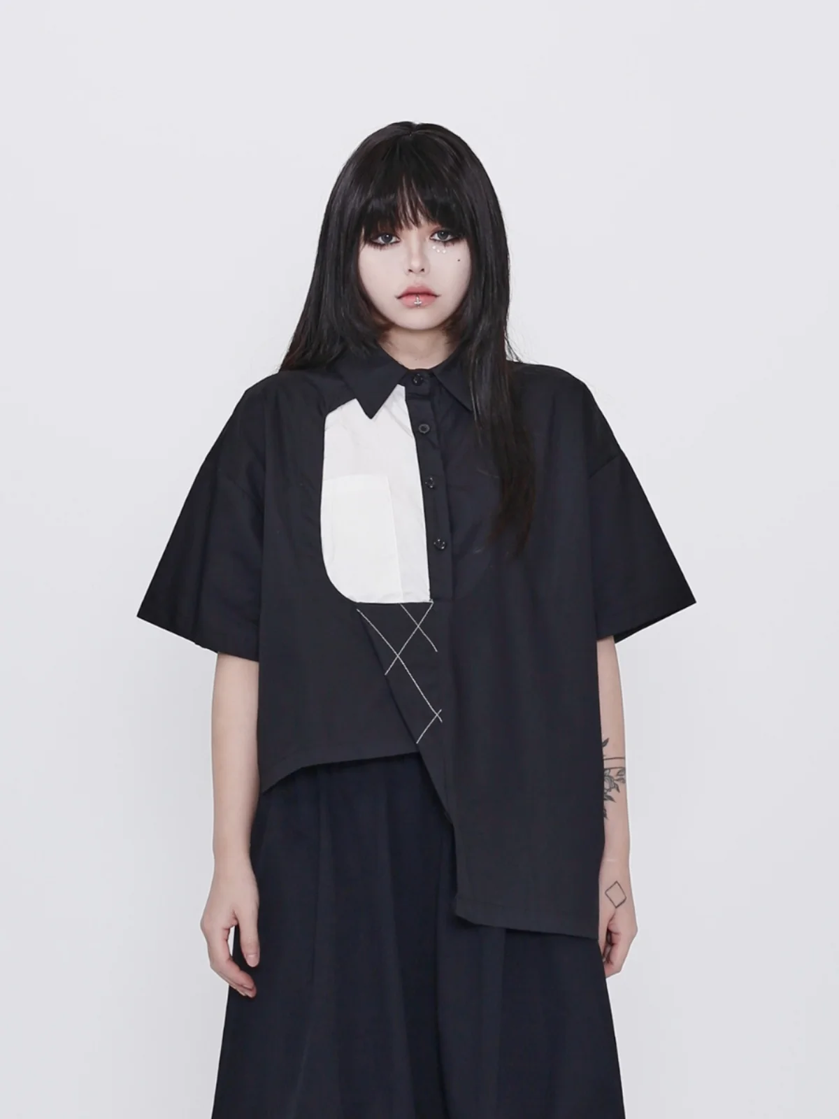 Invisible Seek Summer 2025 New Dark Simple Black White Color Block Irregular Design Loose Slim Short Sleeve Shirt Women's Fas...
Invisible Seek Summer 2025 New Dark Simple Black White Color Block Irregular Design Loose Slim Short Sleeve Shirt Women's Fas...