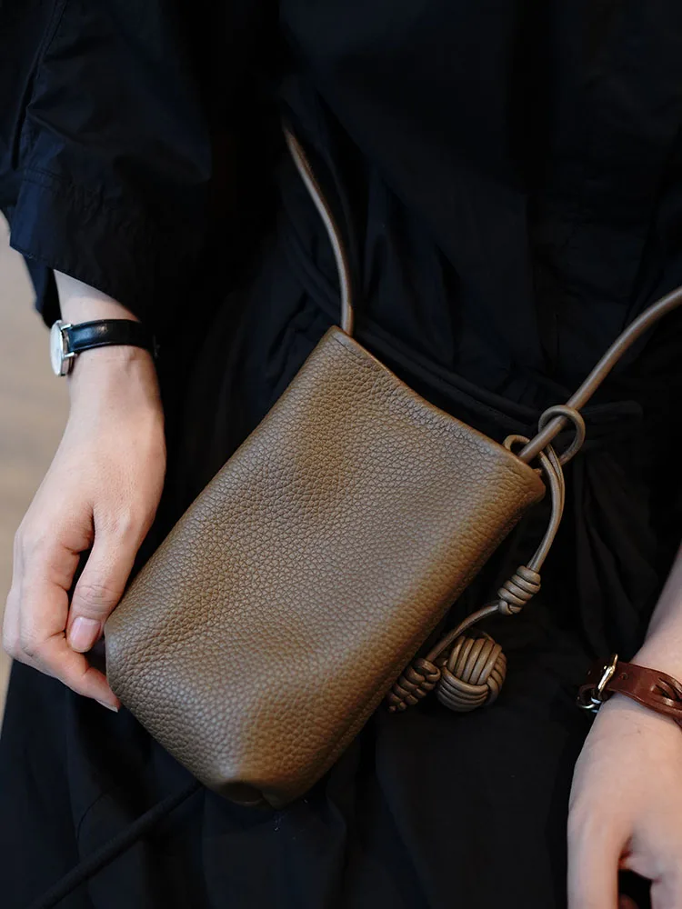 Soft First Layer Cowhide Simple Stylish Phone Bag Genuine Leather Versatile Fashion Vertical Single Shoulder Crossbody Small Bag
Soft First Layer Cowhide Simple Stylish Phone Bag Genuine Leather Versatile Fashion Vertical Single Shoulder Crossbody Small Bag