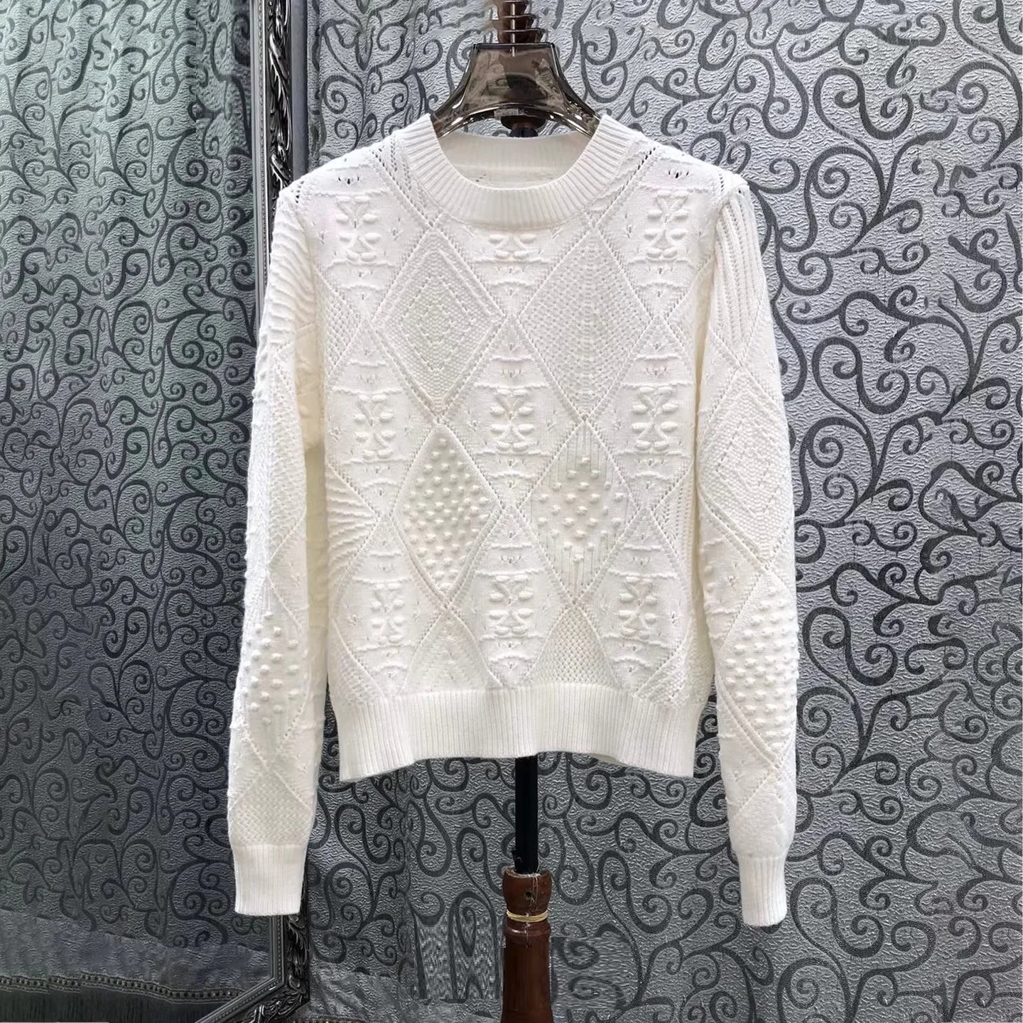 Новые свитера высокого качества 2026, весенние пуловеры, женские вязаные с цветочным узором, повседневные мягкие белые джемперы с длинными рукавами, топы
Новые свитера высокого качества 2026, весенние пуловеры, женские вязаные с цветочным узором, повседневные мягкие белые джемперы с длинными рукавами, топы