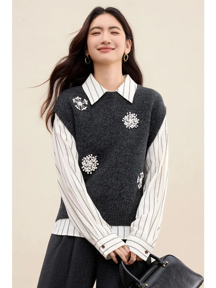 SENTUBILA Women's Vests 2025 Autumn New Arrival Grey O-neck H-line Knit Vest 3D Snowflake Embellishments Elegant Tops W53JB3154
SENTUBILA Women's Vests 2025 Autumn New Arrival Grey O-neck H-line Knit Vest 3D Snowflake Embellishments Elegant Tops W53JB3154