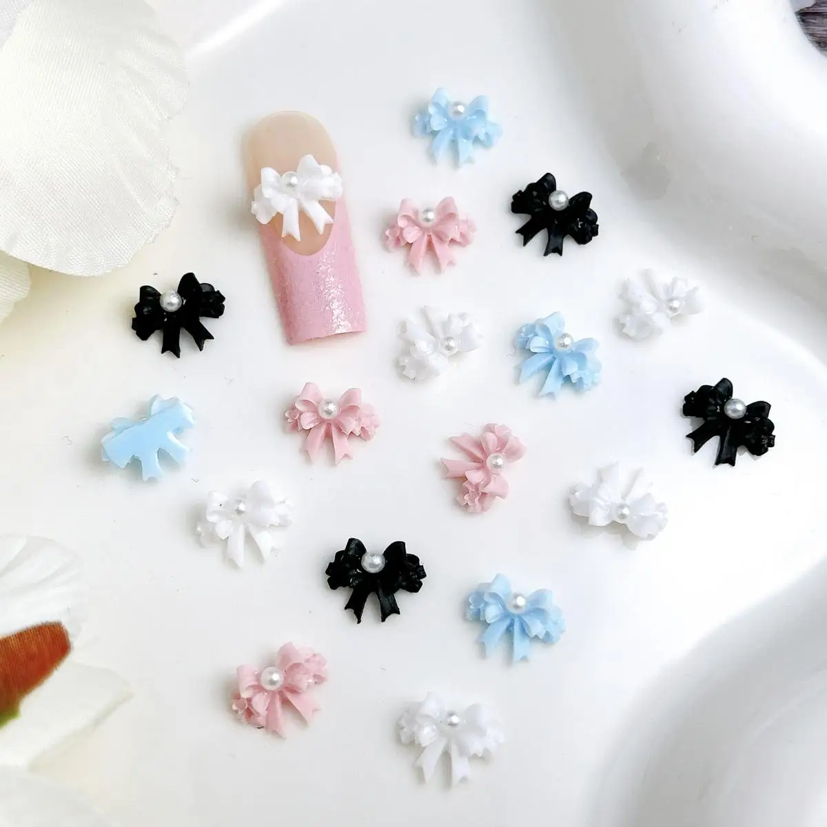 Macaron Colored Bows Resin Nail Charms Double-layer Pearl Bowknots Nail Art Decorations for DIY Princess Wind Nails Ornaments
Macaron Colored Bows Resin Nail Charms Double-layer Pearl Bowknots Nail Art Decorations for DIY Princess Wind Nails Ornaments