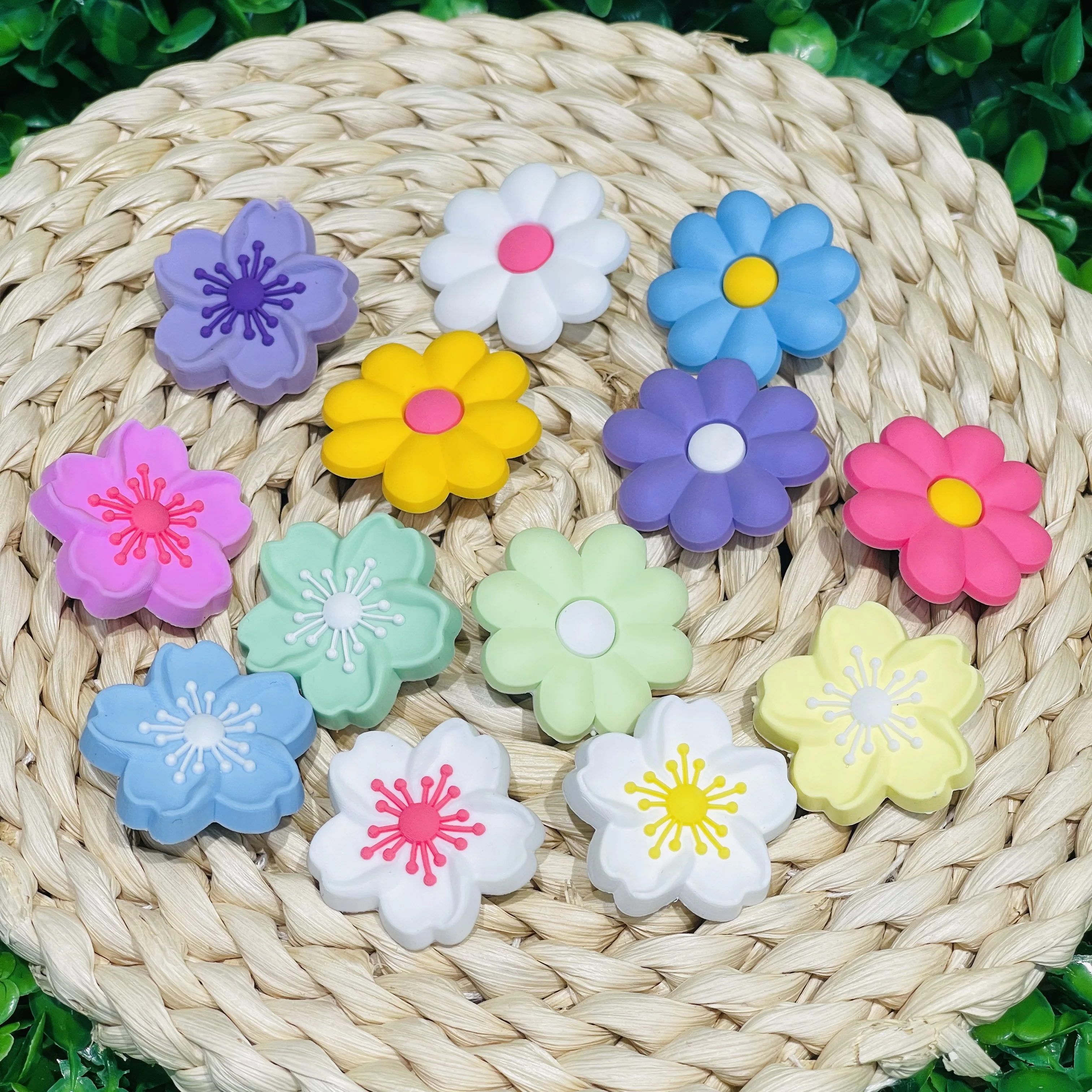 13Pcs Kawaii Flower PVC Sandal Shoes Buckle Charms Women Clog Garden Shoes Button Decorations Fit Backpack Kid Party Present
13Pcs Kawaii Flower PVC Sandal Shoes Buckle Charms Women Clog Garden Shoes Button Decorations Fit Backpack Kid Party Present