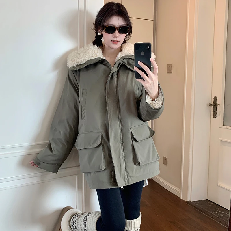 2025 Winter New Lamb Wool Jacket Women's Overcoat Thickened Parka Casual Loose Streetwear Mid-length Large Wool Collar Coat
2025 Winter New Lamb Wool Jacket Women's Overcoat Thickened Parka Casual Loose Streetwear Mid-length Large Wool Collar Coat