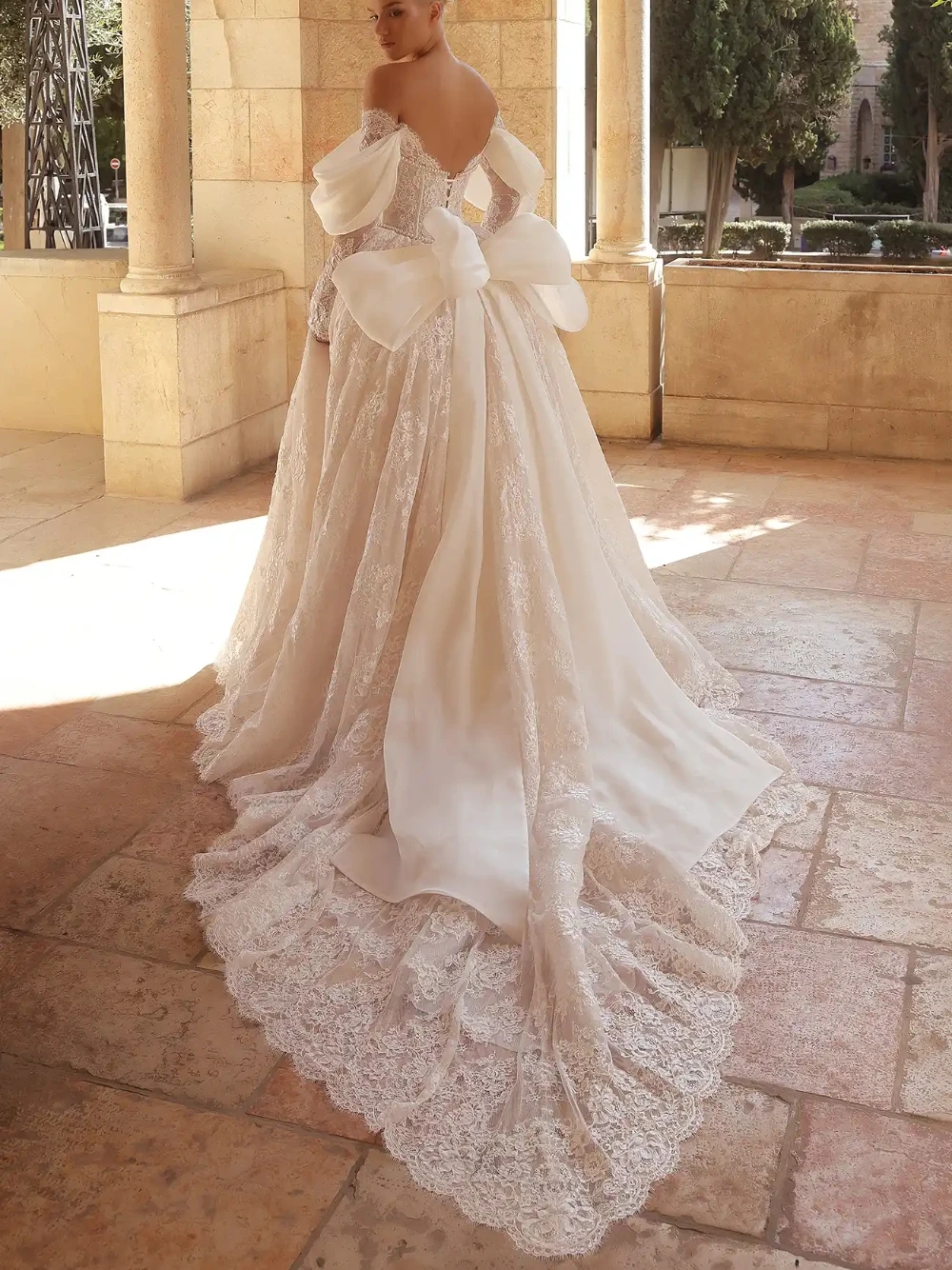 Vintage Royal Off Shoulder Lace Pearls Wedding Dress Big Bow Backless Ball Gown Corset Bridal Gown With Train Customized
Vintage Royal Off Shoulder Lace Pearls Wedding Dress Big Bow Backless Ball Gown Corset Bridal Gown With Train Customized