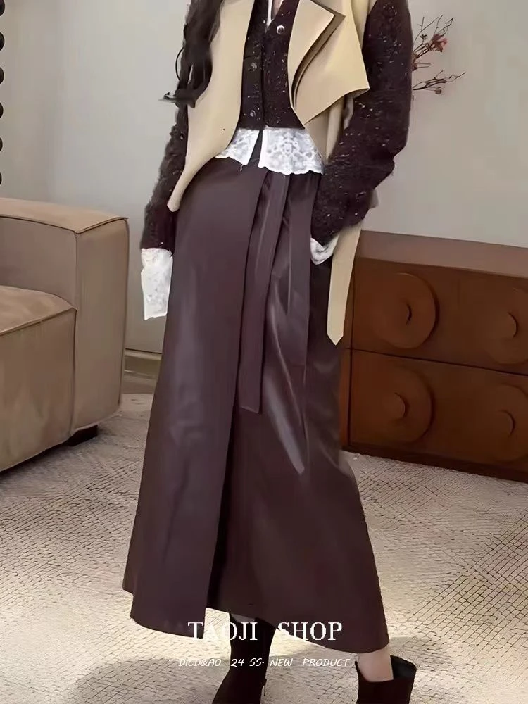 Deep Coffee PU Leather Skirt Half Body Skirt for Women in Spring and Autumn 2024 New High Waist Slimming Mid Length Style
Deep Coffee PU Leather Skirt Half Body Skirt for Women in Spring and Autumn 2024 New High Waist Slimming Mid Length Style