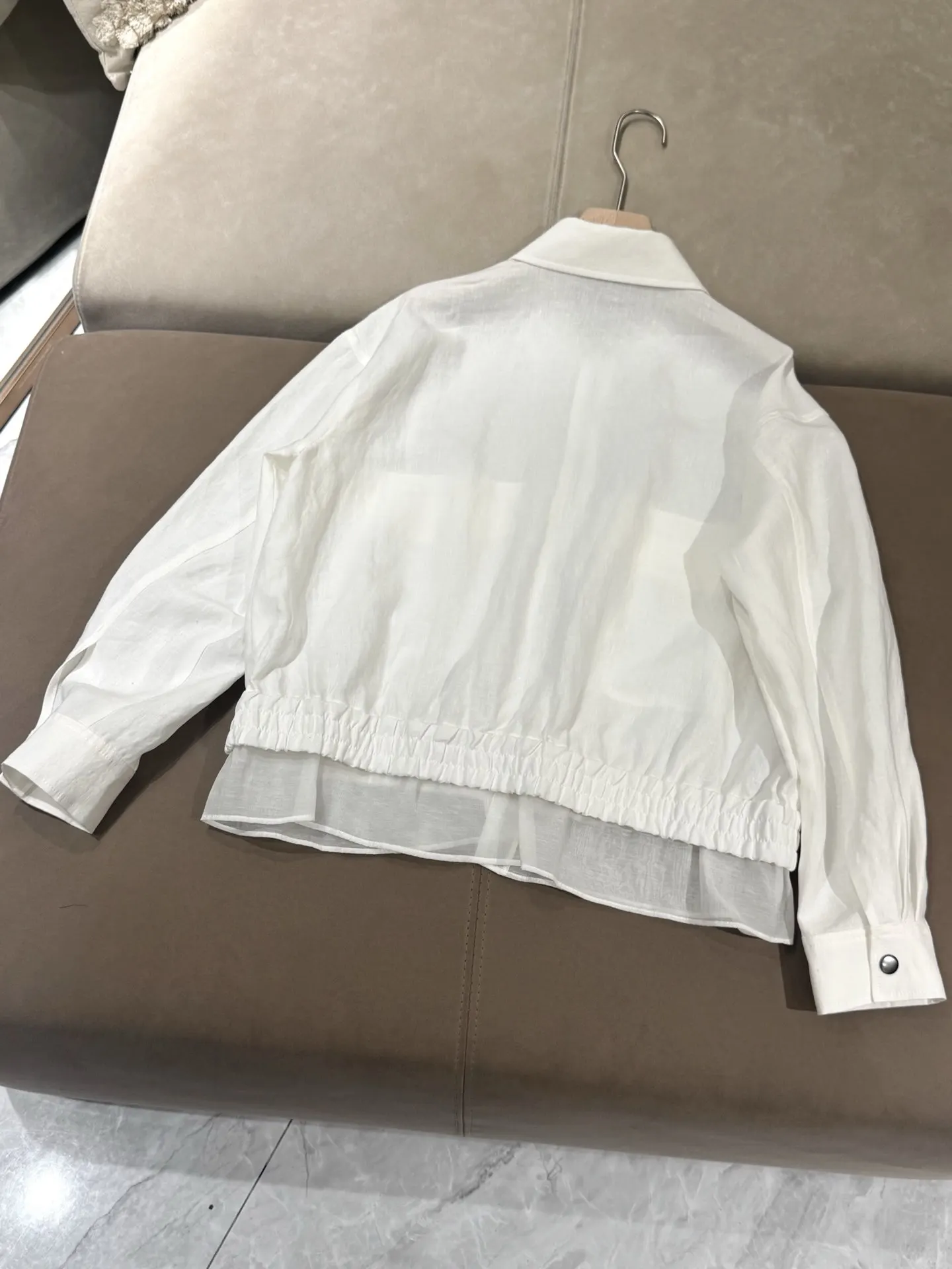 Женская высококачественная новая льняная куртка с лацканами и молнией, модный универсальный топ
Женская высококачественная новая льняная куртка с лацканами и молнией, модный универсальный топ