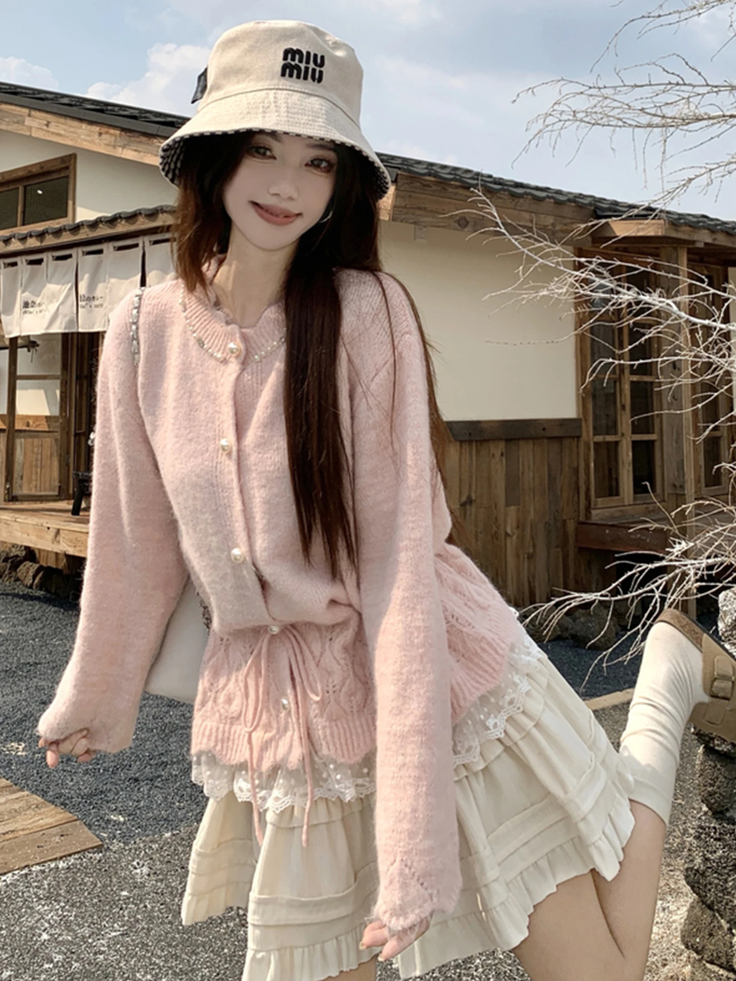 Розовый вязаный кардиган с кружевной отделкой, женский, осенне-зимний, больших размеров, с уникальными красивыми крупными пуговицами, длинными рукавами и круглым вырезом
Розовый вязаный кардиган с кружевной отделкой, женский, осенне-зимний, больших размеров, с уникальными красивыми крупными пуговицами, длинными рукавами и круглым вырезом