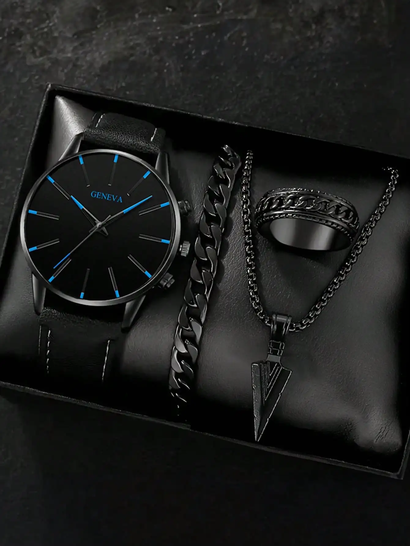 Мужской набор из 4 предметов: минималистичные часы, колье с подвеской в виде стрелы, браслет-цепочка и текстурированное кольцо
Мужской набор из 4 предметов: минималистичные часы, колье с подвеской в виде стрелы, браслет-цепочка и текстурированное кольцо