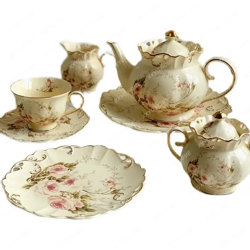 European-Style Vintage Flower Gold Hollow Ceramic Tableware Set Plate Pot Coffee Cup
European-Style Vintage Flower Gold Hollow Ceramic Tableware Set Plate Pot Coffee Cup