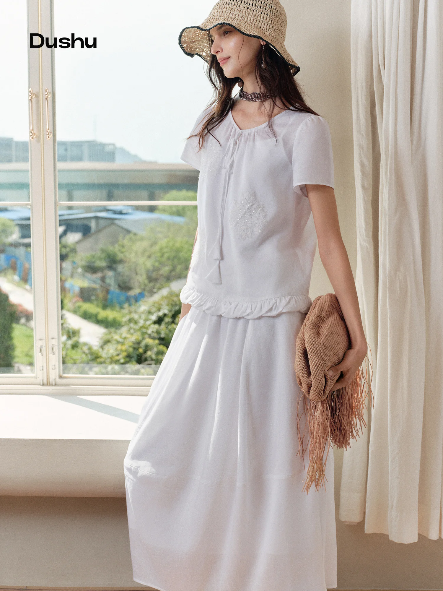 DUSHU 【Breathable Series】 Women Round Neck Embroidery Blouse Loose Casual Short Sleeve Top Ramie Commuter Shirt White
DUSHU 【Breathable Series】 Women Round Neck Embroidery Blouse Loose Casual Short Sleeve Top Ramie Commuter Shirt White