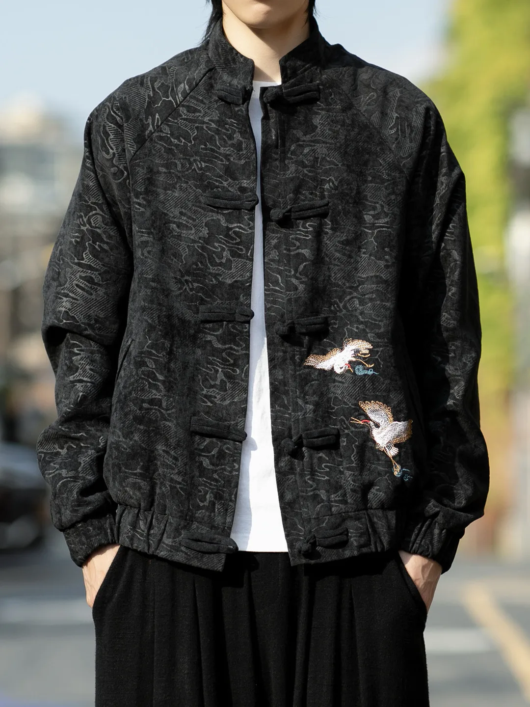 Corduroy Embroidered Crane Jacket Men's Loose Fit Autumn Outerwear Long Sleeve Stand Collar Button up Chinese Style Coat
Corduroy Embroidered Crane Jacket Men's Loose Fit Autumn Outerwear Long Sleeve Stand Collar Button up Chinese Style Coat