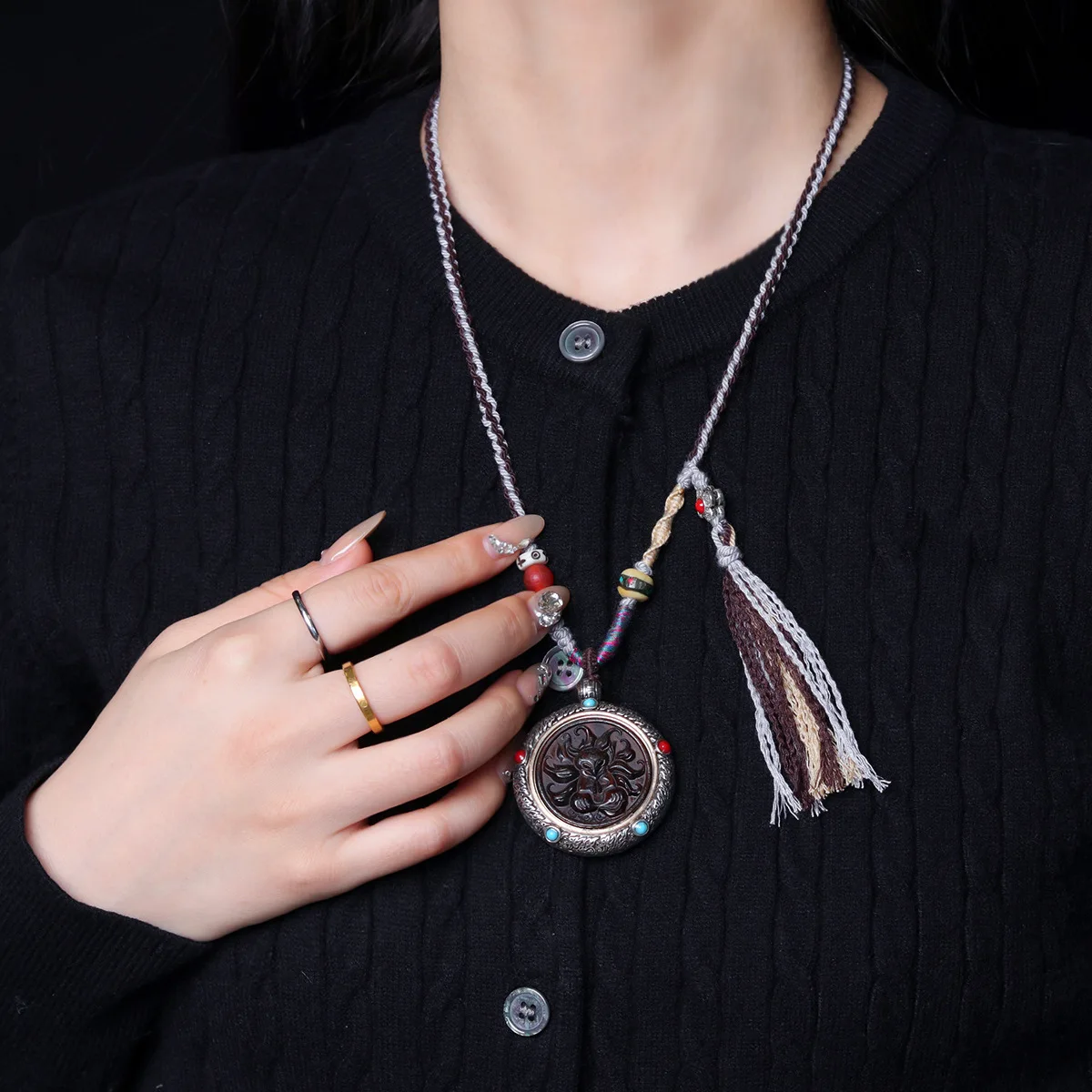 Agarwood Necklace with Nine-Tailed Fox & Green Tara – Boho Ethnic Women’s Jewelry
Agarwood Necklace with Nine-Tailed Fox & Green Tara – Boho Ethnic Women’s Jewelry